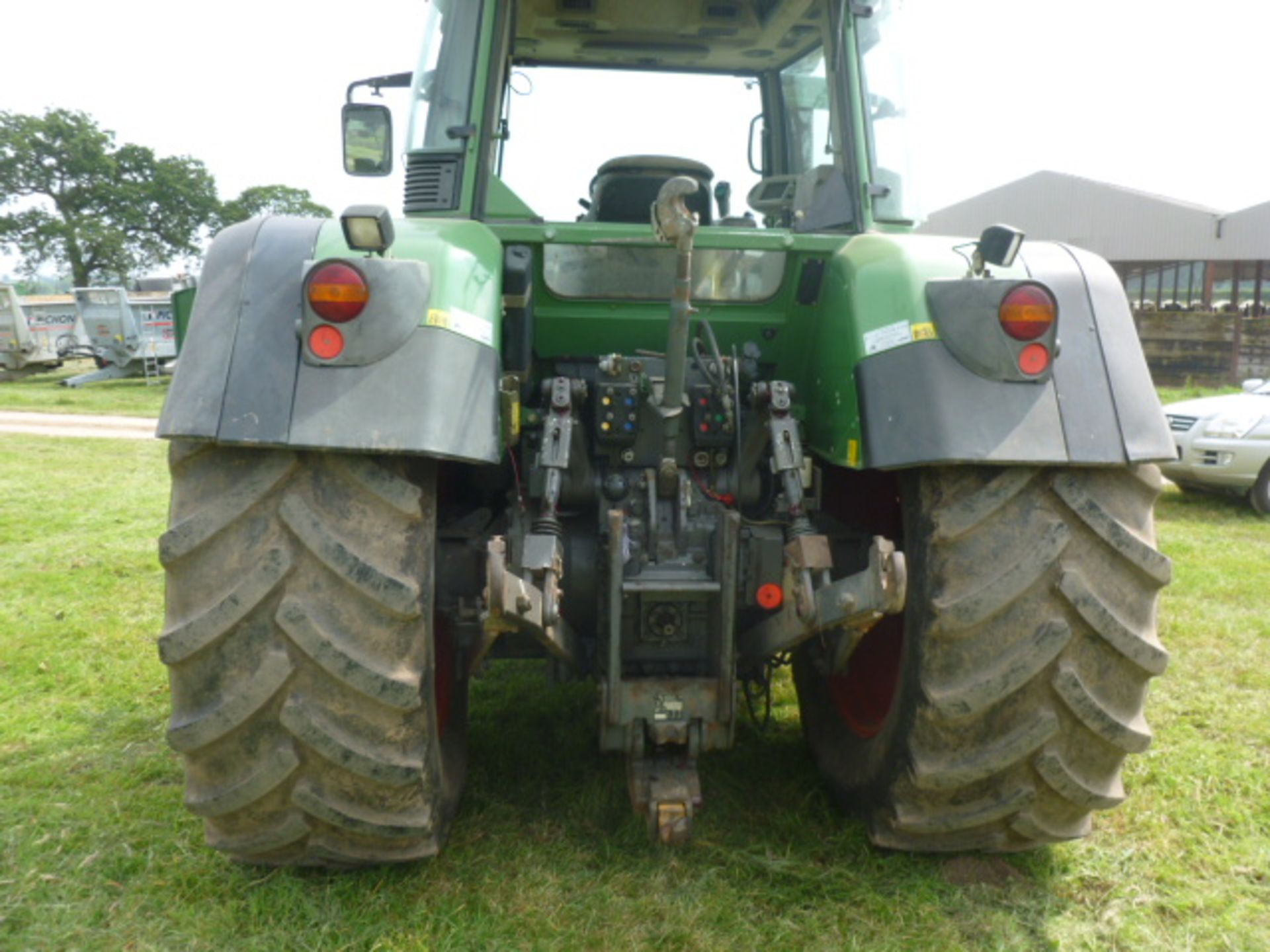 FENDT 718 VARIO TMS TRACTOR (7305)HOURS C/W FRONT WEIGHT 1260KG REG DX08 NHN ONE OWNER FROM NEW - Image 3 of 10