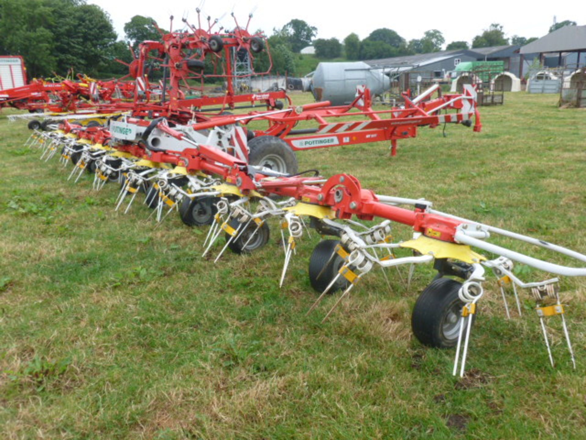 POTTINGER HIT 10.11T 10M FOLDING GRASS TEDDER (2013) - Image 5 of 5