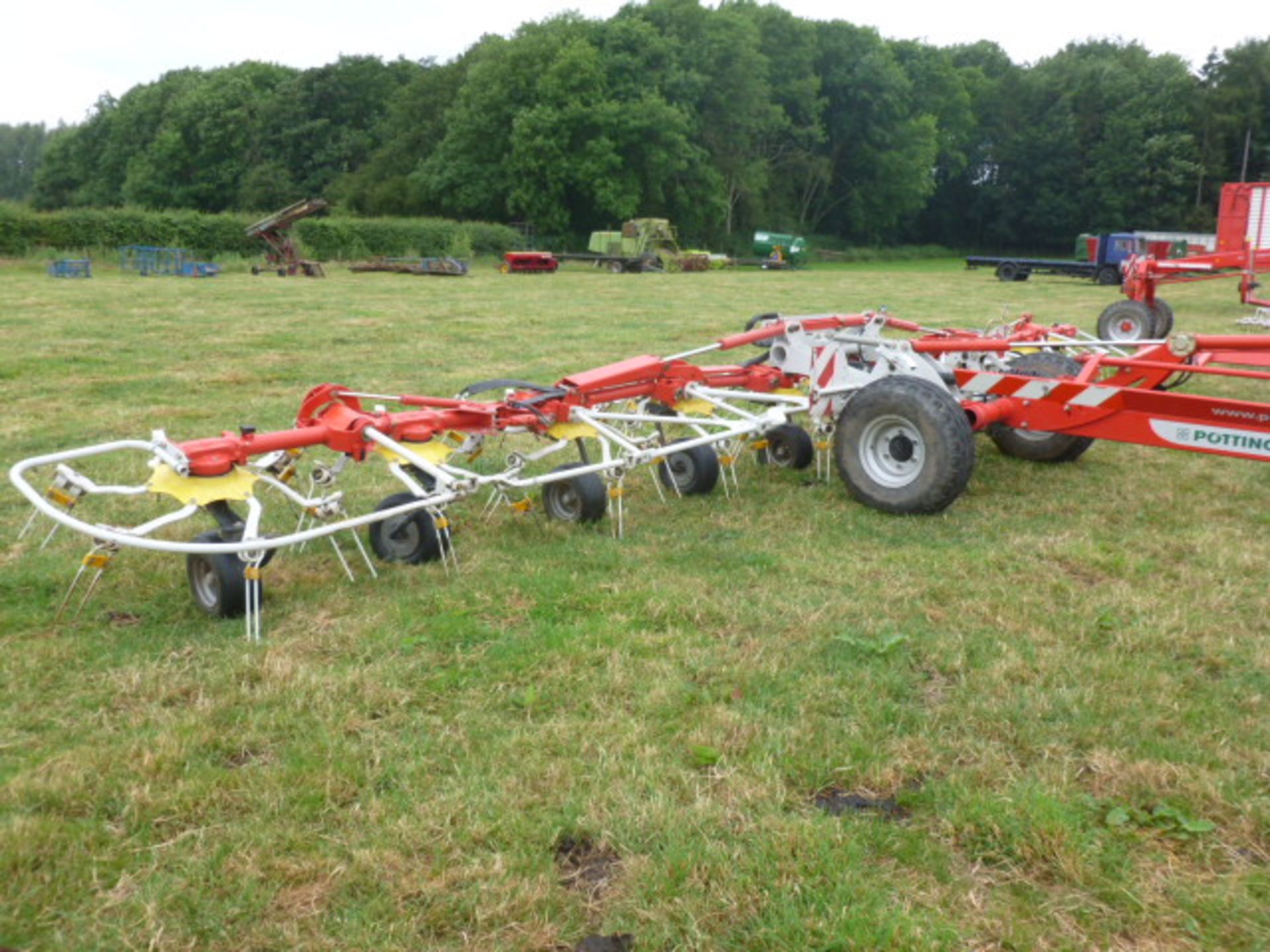 POTTINGER HIT 10.11T 10M FOLDING GRASS TEDDER (2013) - Image 4 of 5