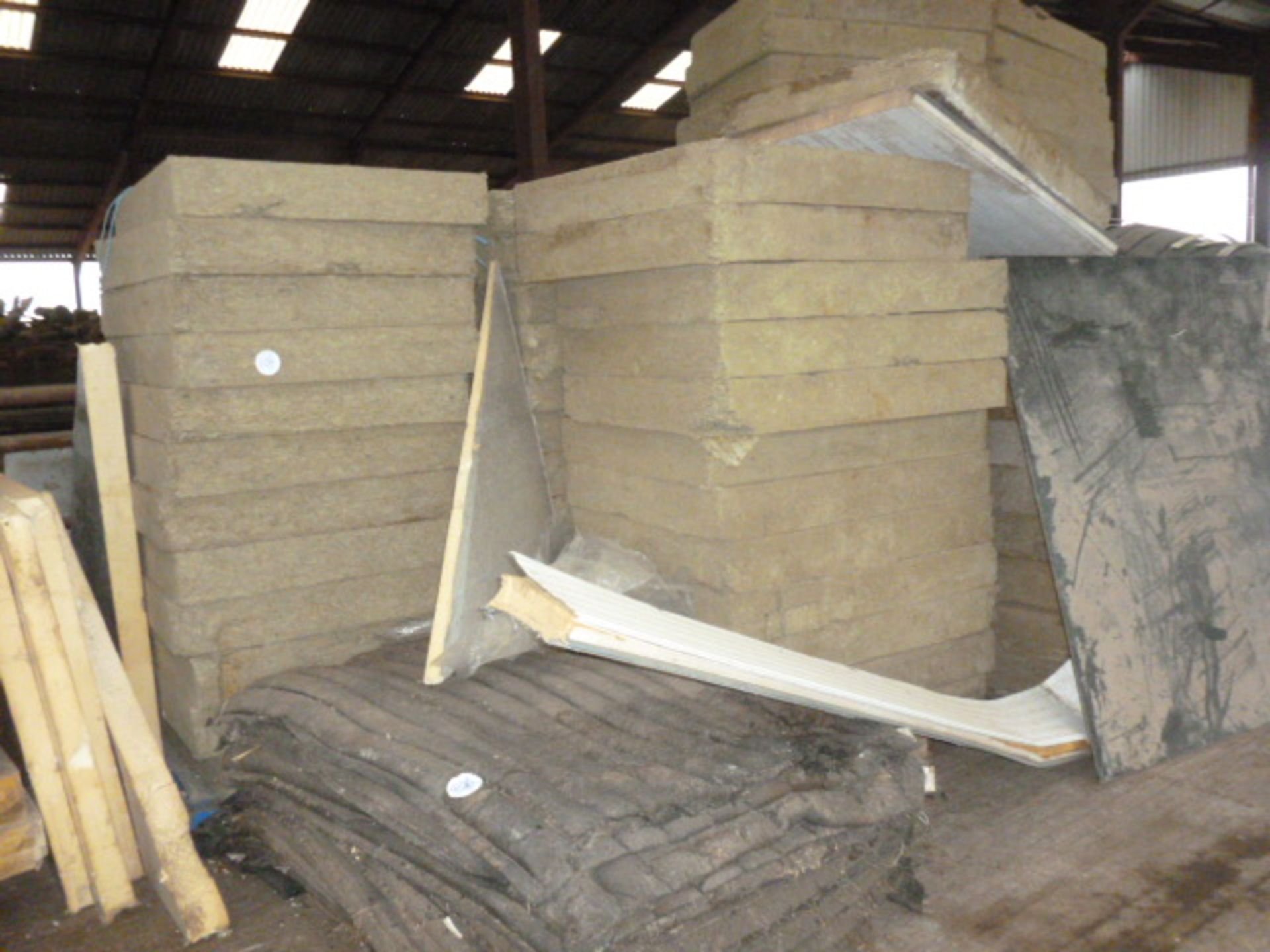 LARGE QUANTITY OF INSULATION