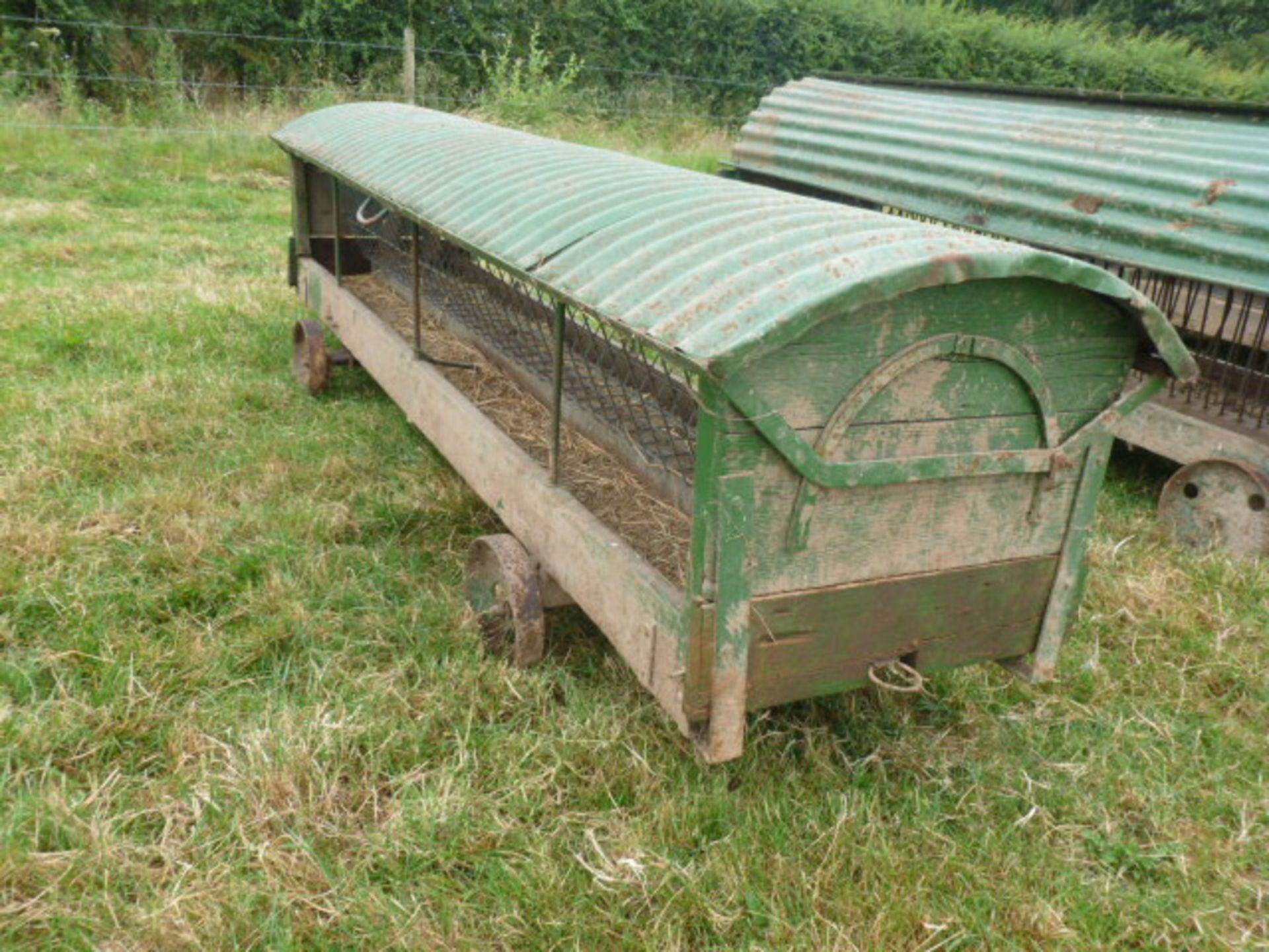 SHEEP FEEDER ON WHEELS