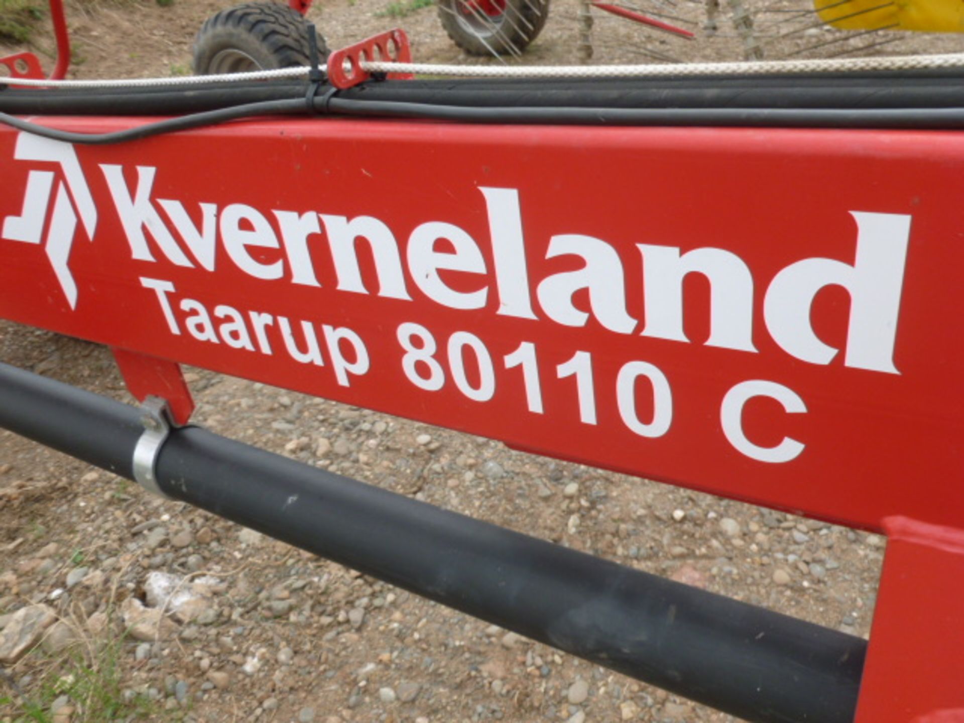 KVERNELAND TAARUP 80110C 10M FOLDING GRASS TEDDER(2013) - Image 3 of 4
