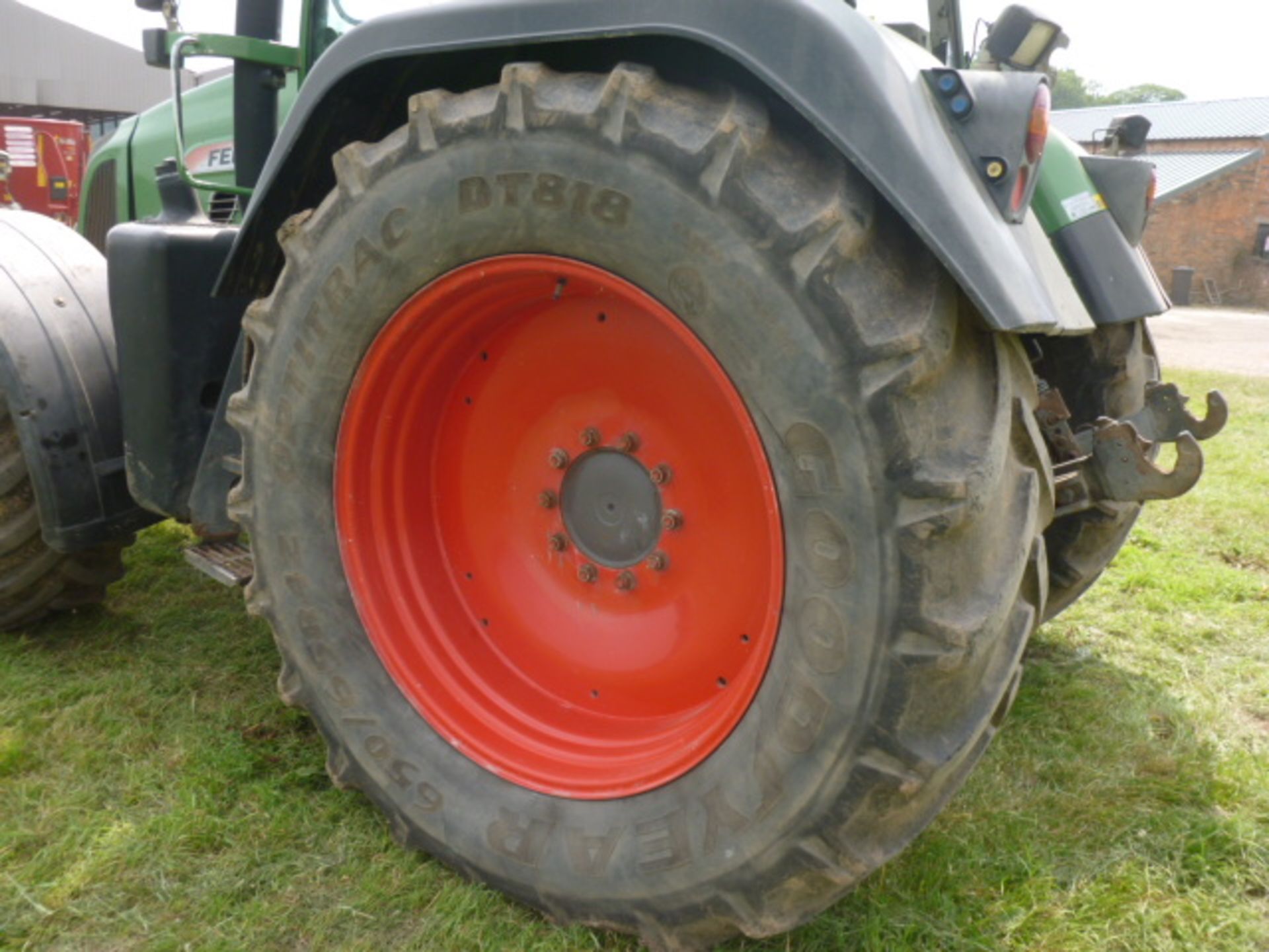 FENDT 718 VARIO TMS TRACTOR (7305)HOURS C/W FRONT WEIGHT 1260KG REG DX08 NHN ONE OWNER FROM NEW - Image 4 of 10