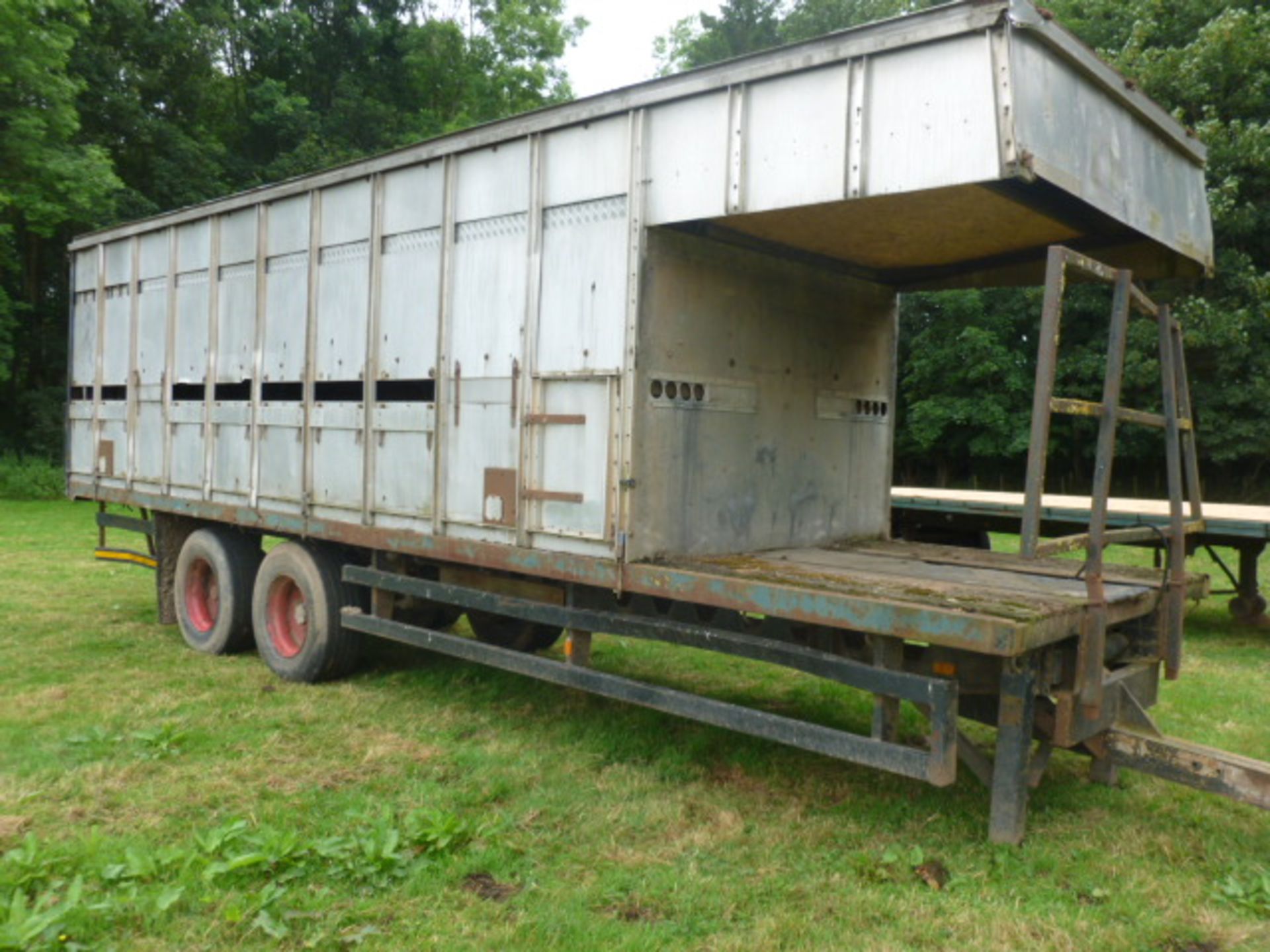 MERCEDES ATEGO 815 STOCK LORRY WITH WILLIAMS 18FT LIVESTOCK CONTAINER WITH DIVIDING GATES REG BU02 - Image 5 of 7