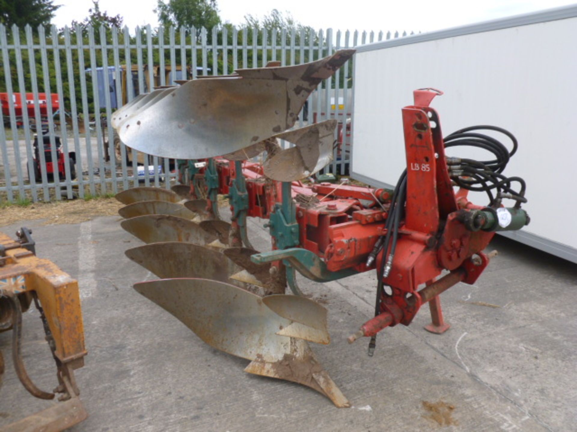 KV 5F REVERSIBLE PLOUGH 160 HEADSTOCK