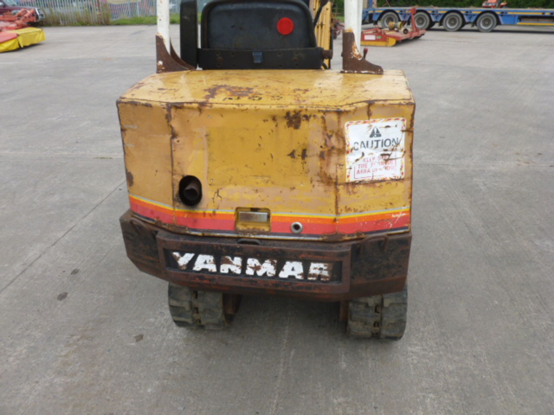 YANMAR MINI DIGGER C/W 3 BUCKETS - Image 4 of 4