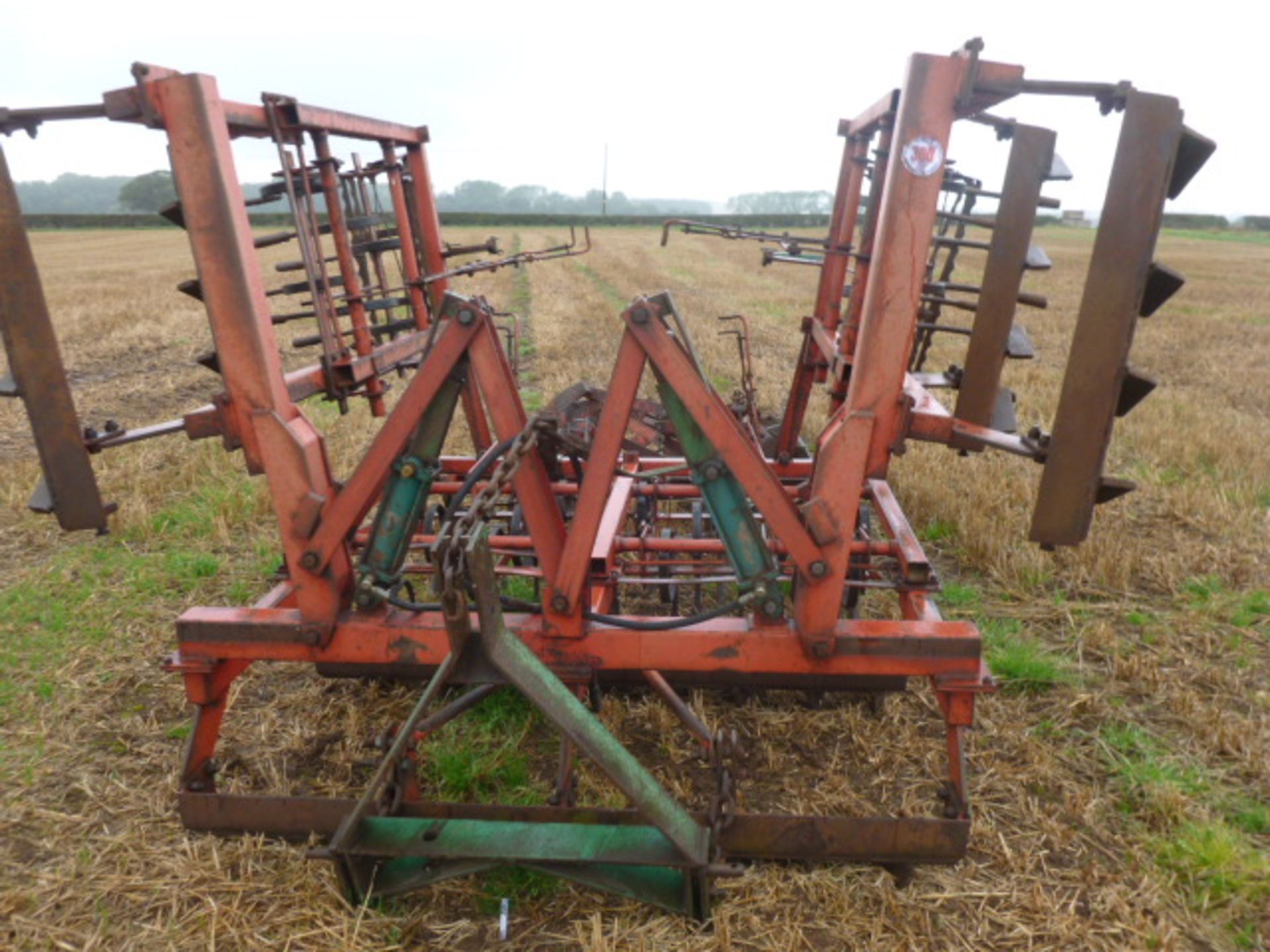 KVERNLAND FOLDING SPRING TINE HARROWS - Image 3 of 3