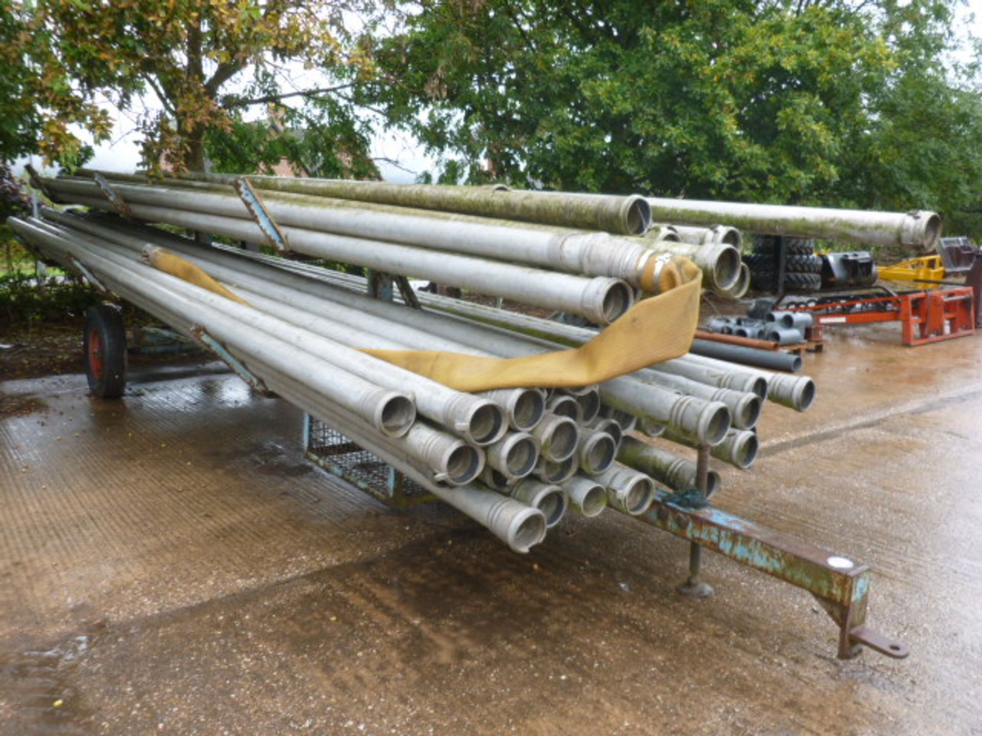 IRRIGATION PIPE CARRIER AND IRRIGATION PIPES
