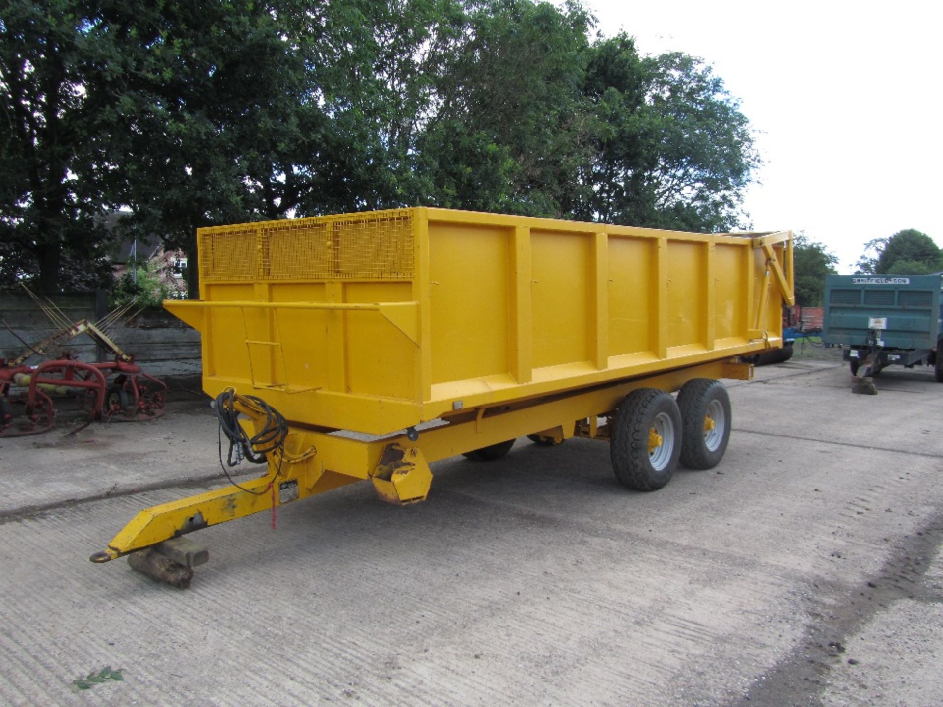 KEN WOOTTON T/A GRAIN TRAILER