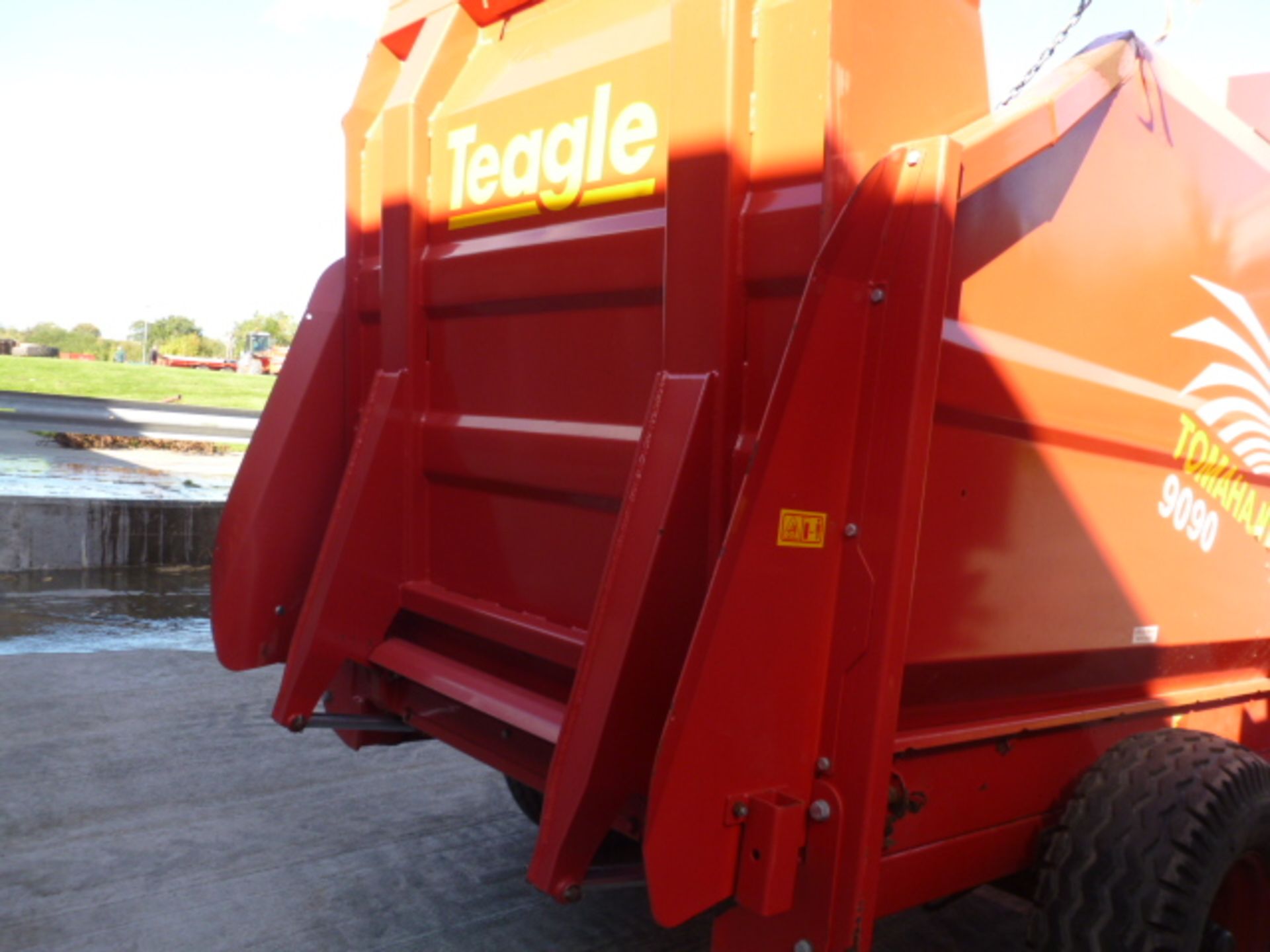 TEAGLE 9090 BALE SHREDDER - Image 2 of 4