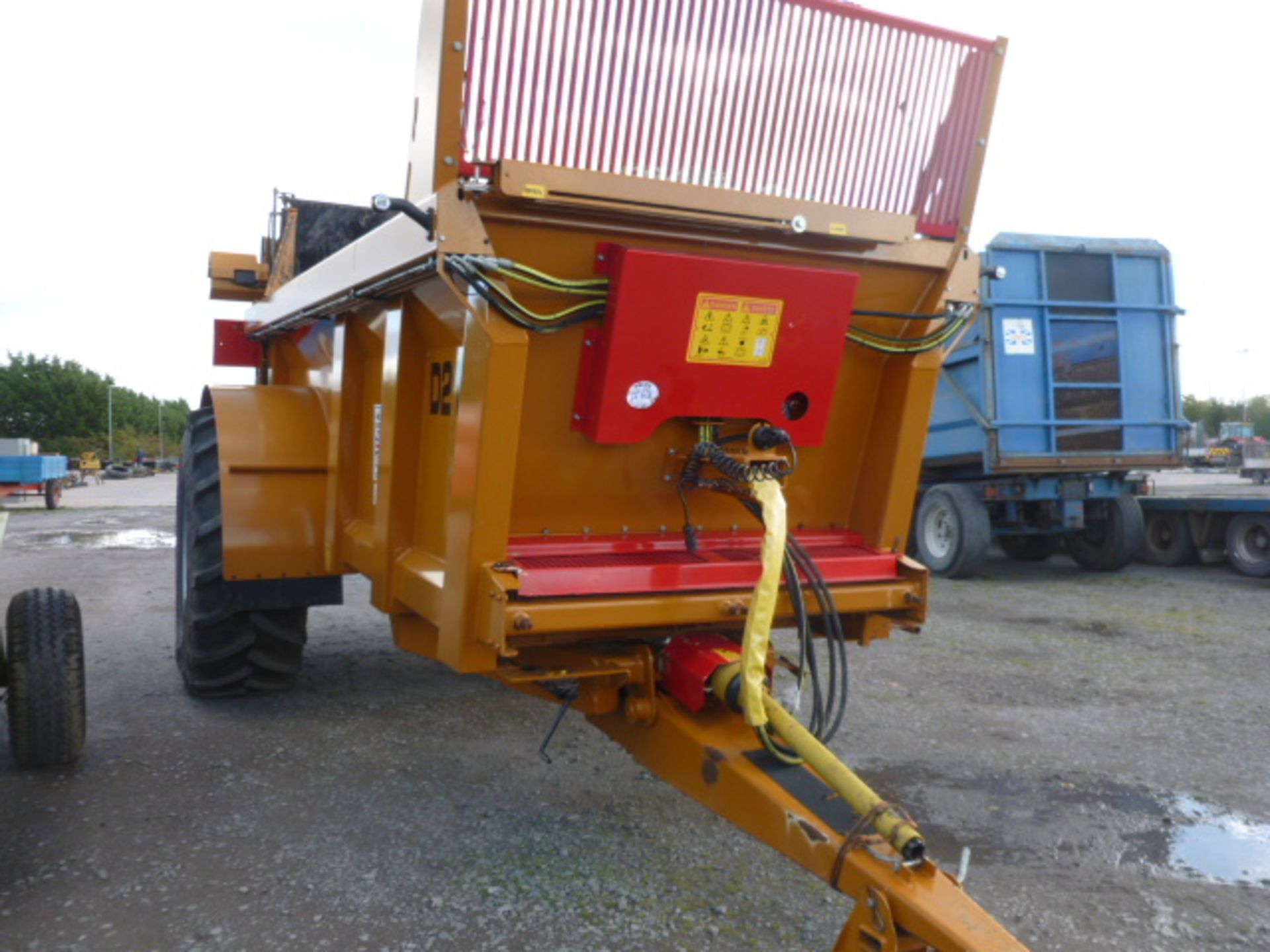 2014 RICHARD WESTERN D2100 REAR DISCHARGE SPREADER WITH SLURRY DOOR SPRUNG DRAW BAR GOOD ORDER