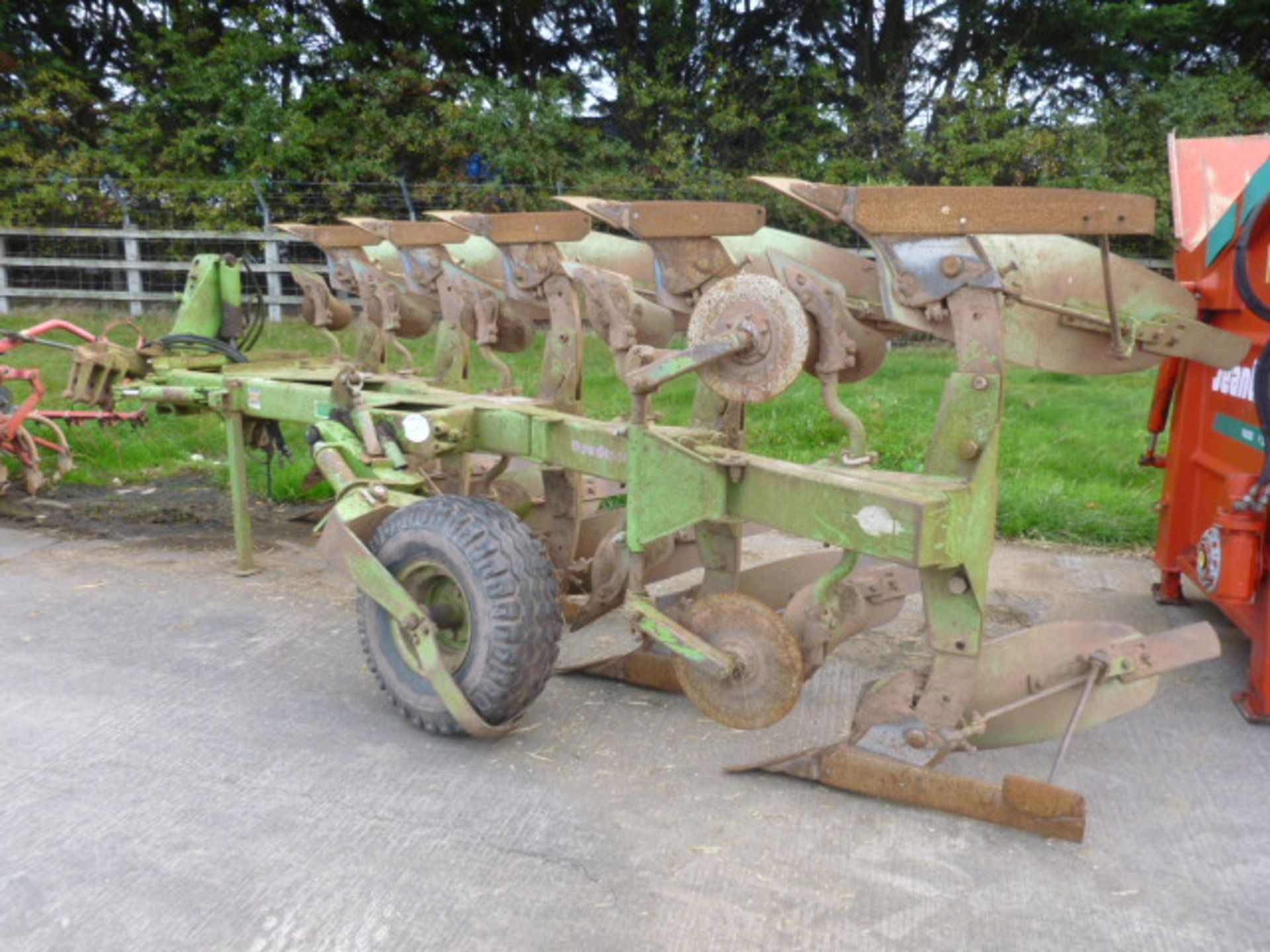 DOWDESWELL DP7 5 FURROW PLOUGH C/W REAR DISCS AND RUBBER WHEEL