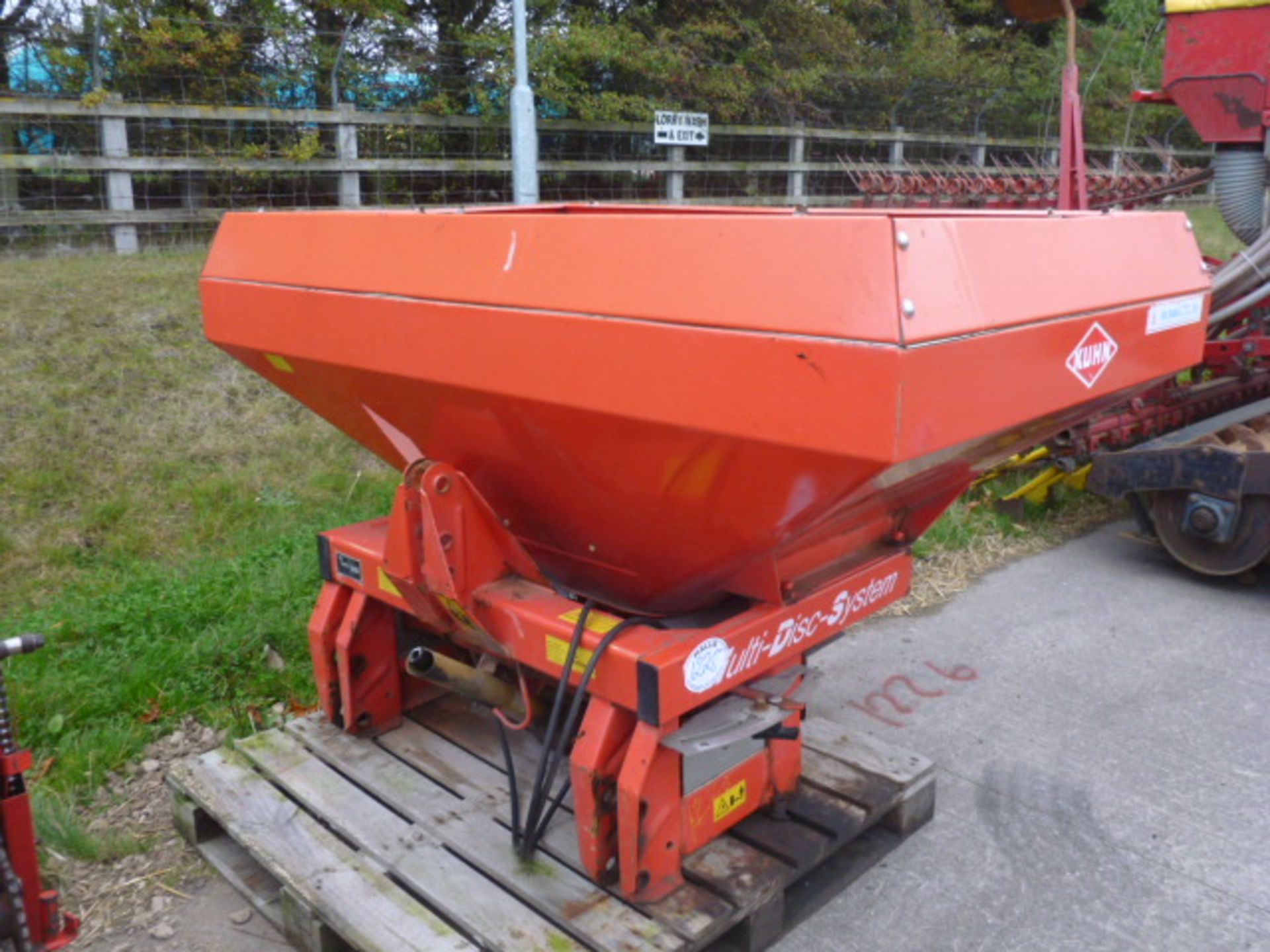 1994 KUHN MDS 921 TWIN DISC FERTILISER SPREADER