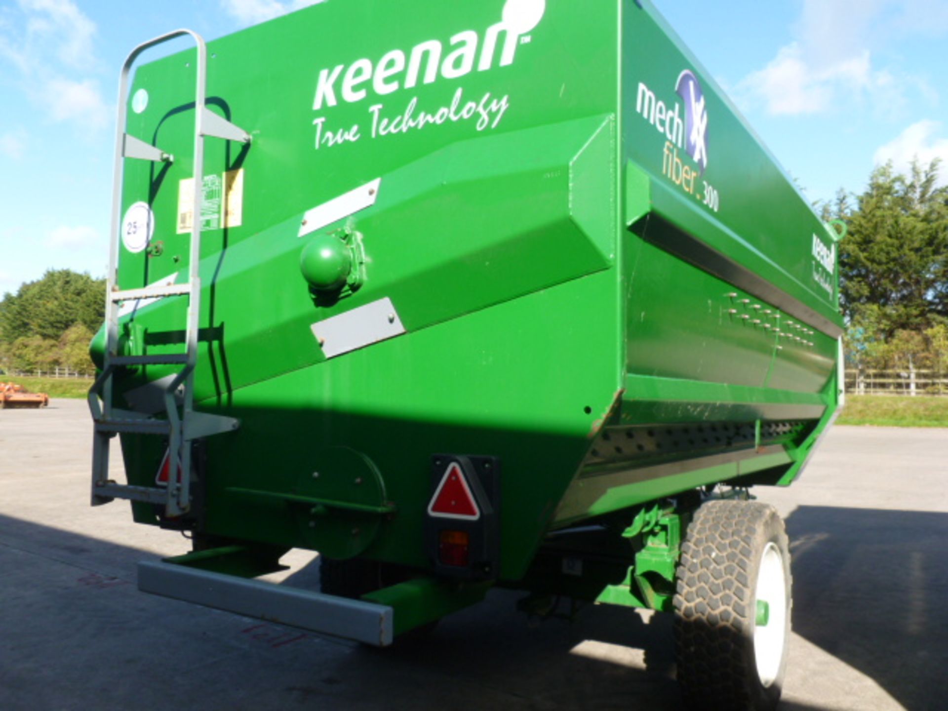 KEENAN MECH FIBRE 300 FEEDER WAGON 5YO - Image 4 of 4