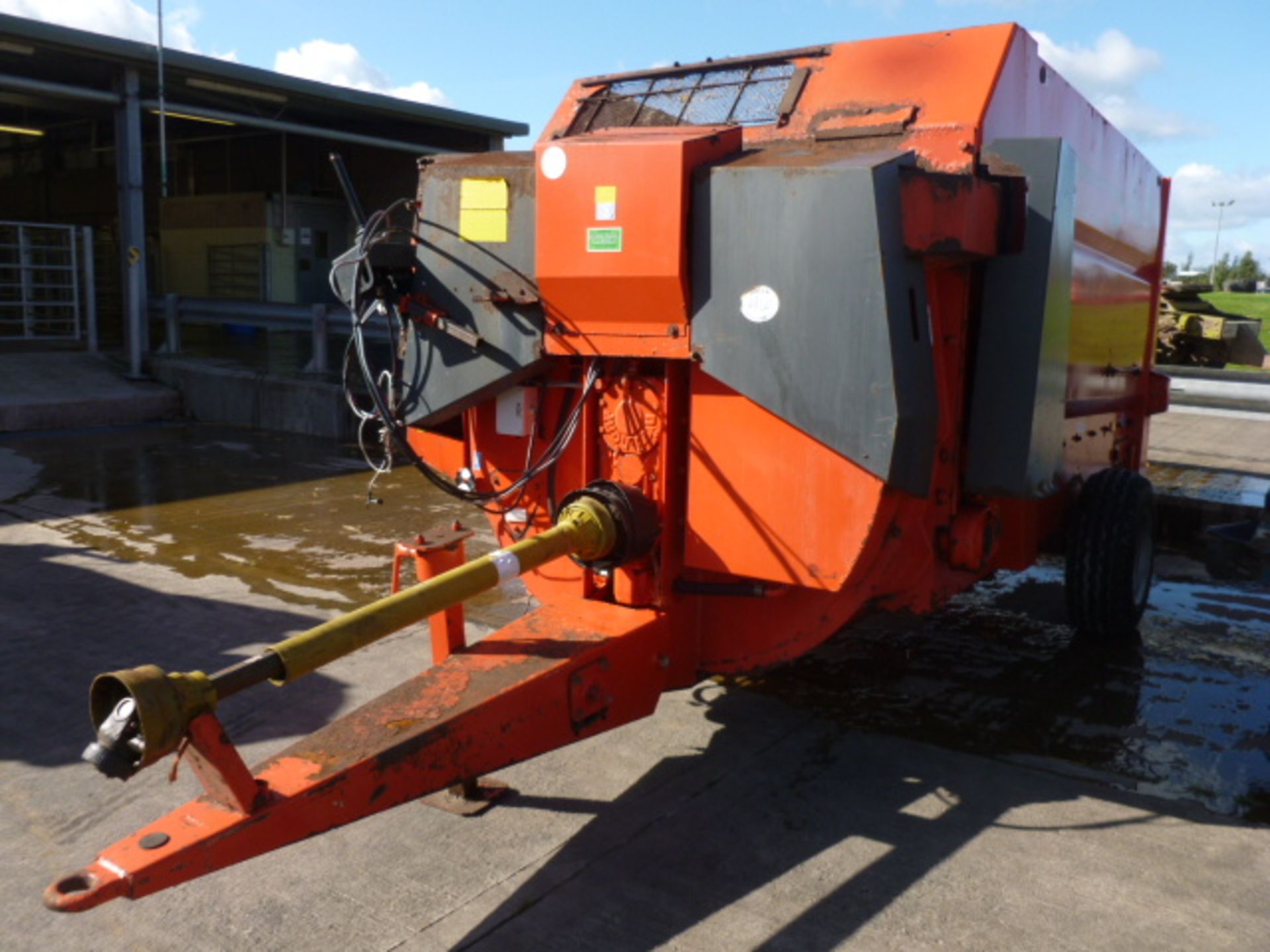 KUHN ALTOR 8060 SILAGE FEEDER