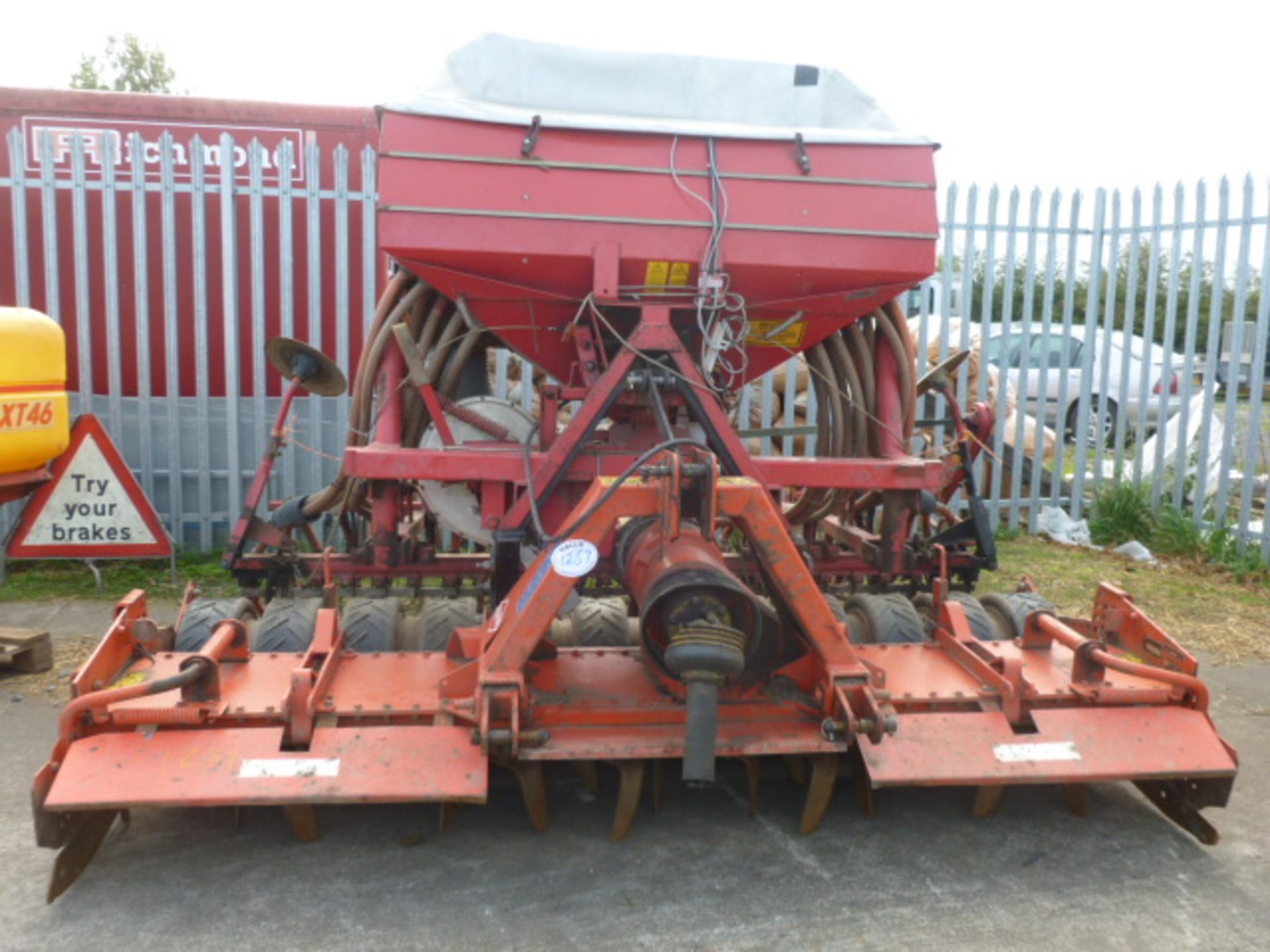 KUHN HR3002 POWER HARROW &RECORD DRILL