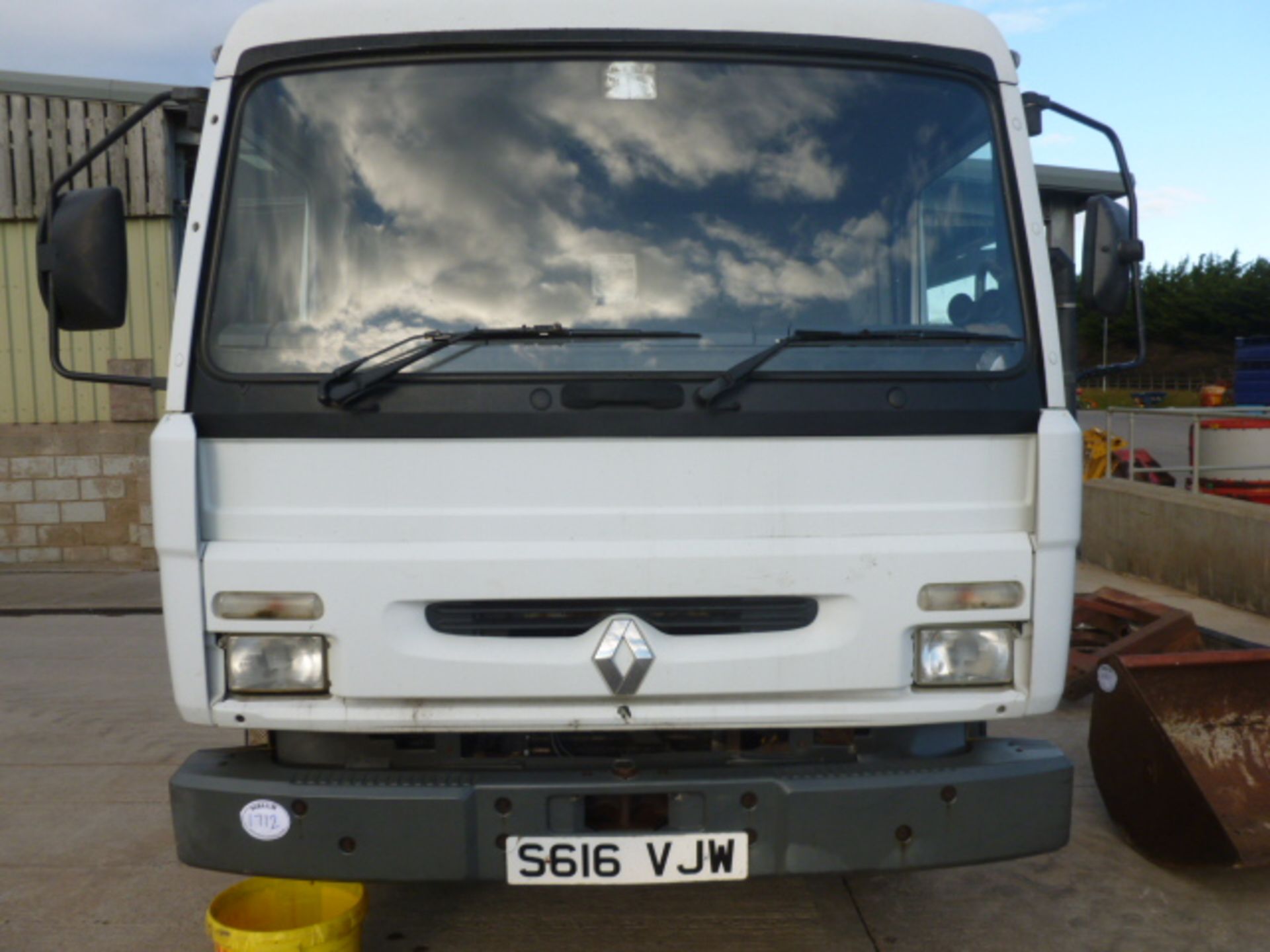 7.5T CHASSIS AND CAB RENAULT LORRY  S REG AND NO MOT