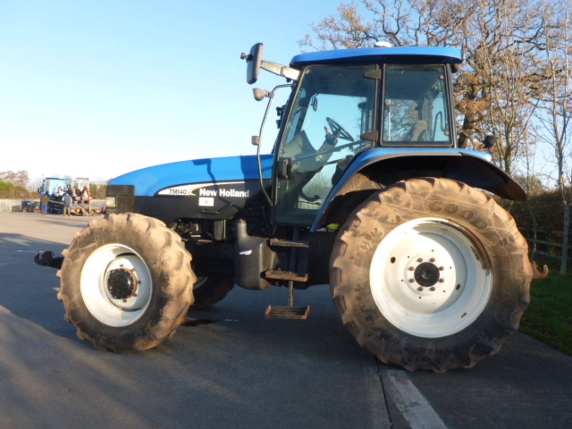NEW HOLLAND TM 140 (2003) - Image 2 of 3