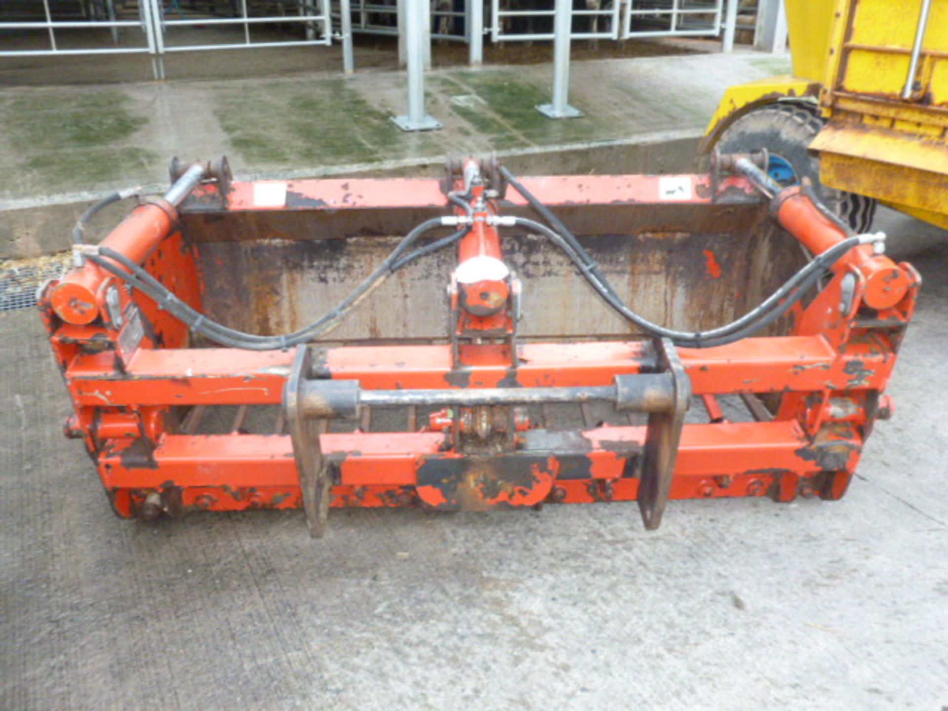 MCHALE 3 RAM SHEAR GRAB C/W MANITOU BRAC