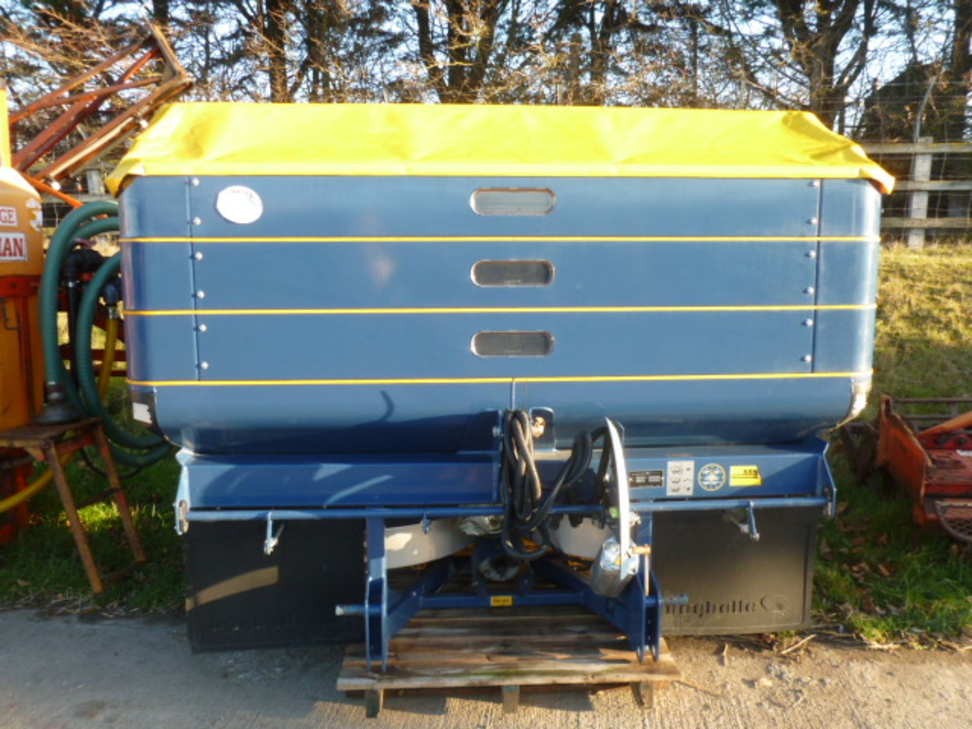 KRM L2 PLUS FERT SPINNER, VARIABLE RATE ELECTRIC CONTROL BOX. 2014 MODEL WITH OPS BOOKS, PTO AND
