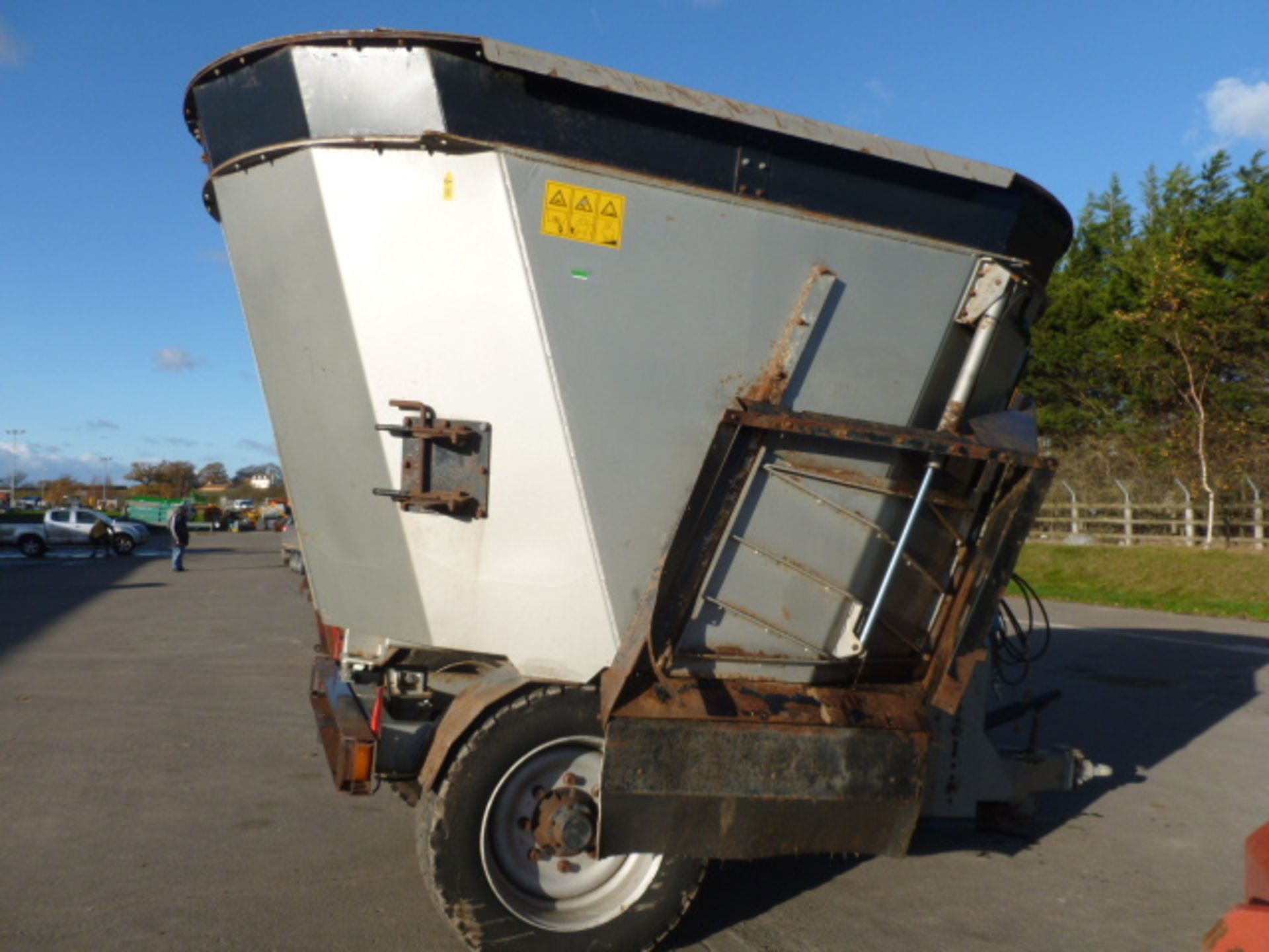 SHELBOURNE REYNOLDS FEEDER WAGON - Image 2 of 2