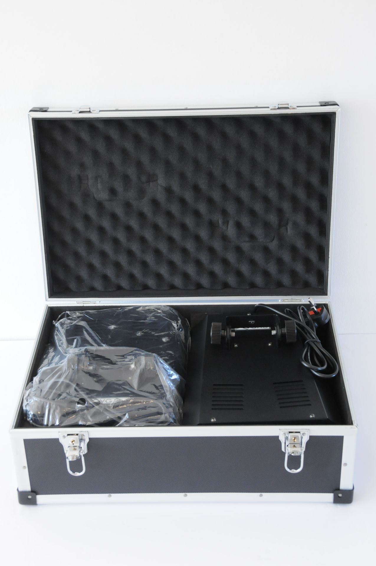 *TRADE QTY* Grade U Case Of 2 Professional Disco Lights (GVG815) In Flight Case NB Brand New But - Image 3 of 4