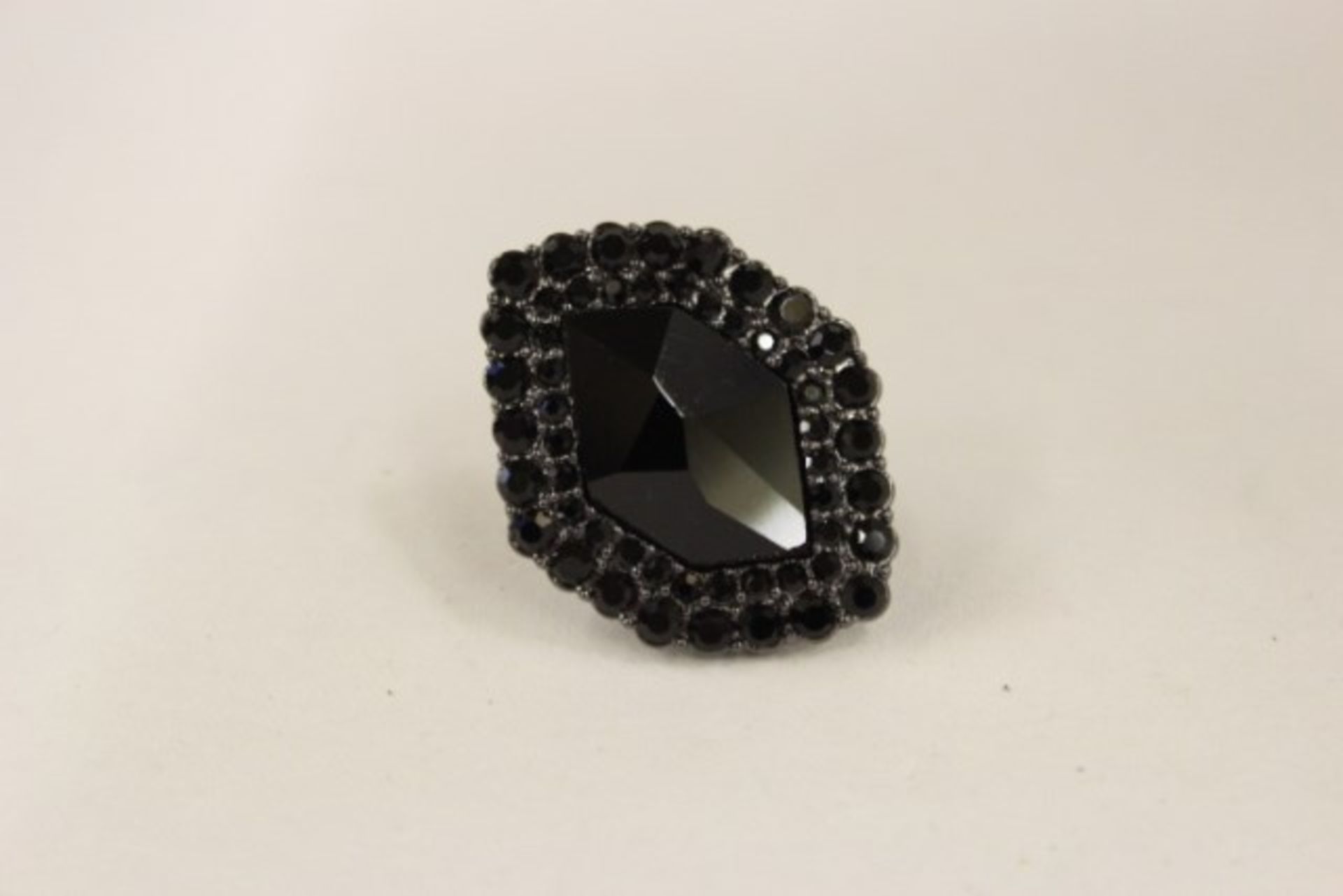 V WM Black Crystal Ring