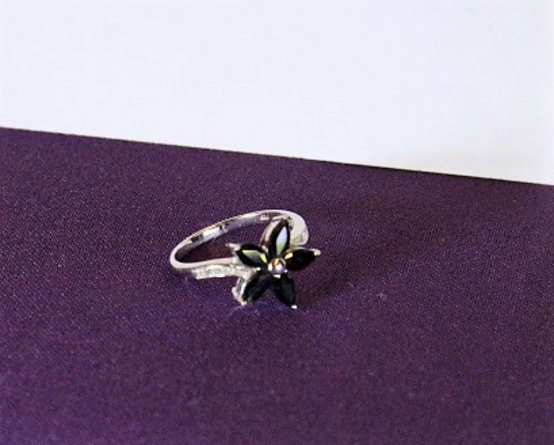 Brand New WM Garnet & Diamond Flower Shape Ring