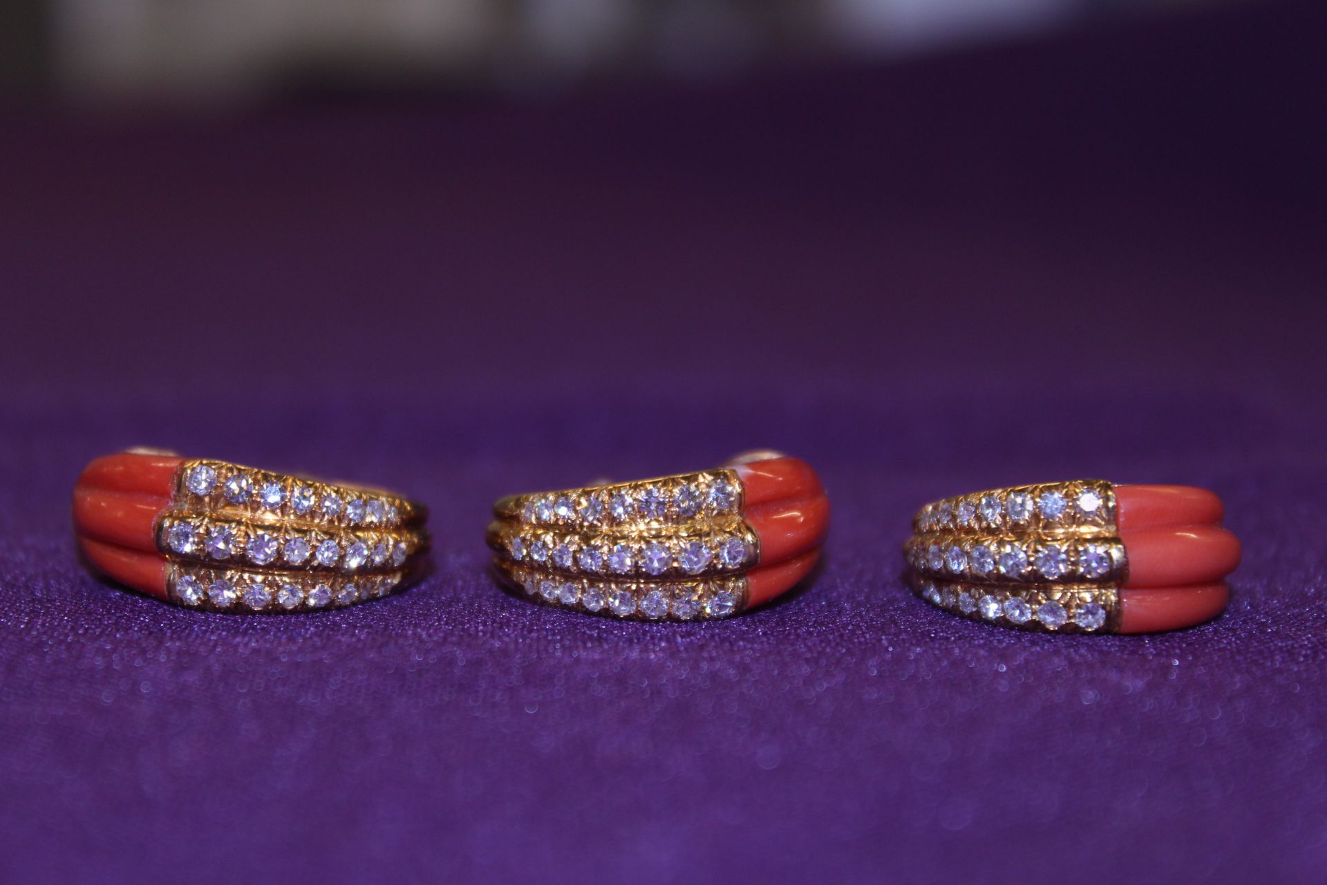 Grade U Ladies Italian 3pc Seet Comprising 18ct Diamond & Coral Encrusted Earrings & Ring - Total