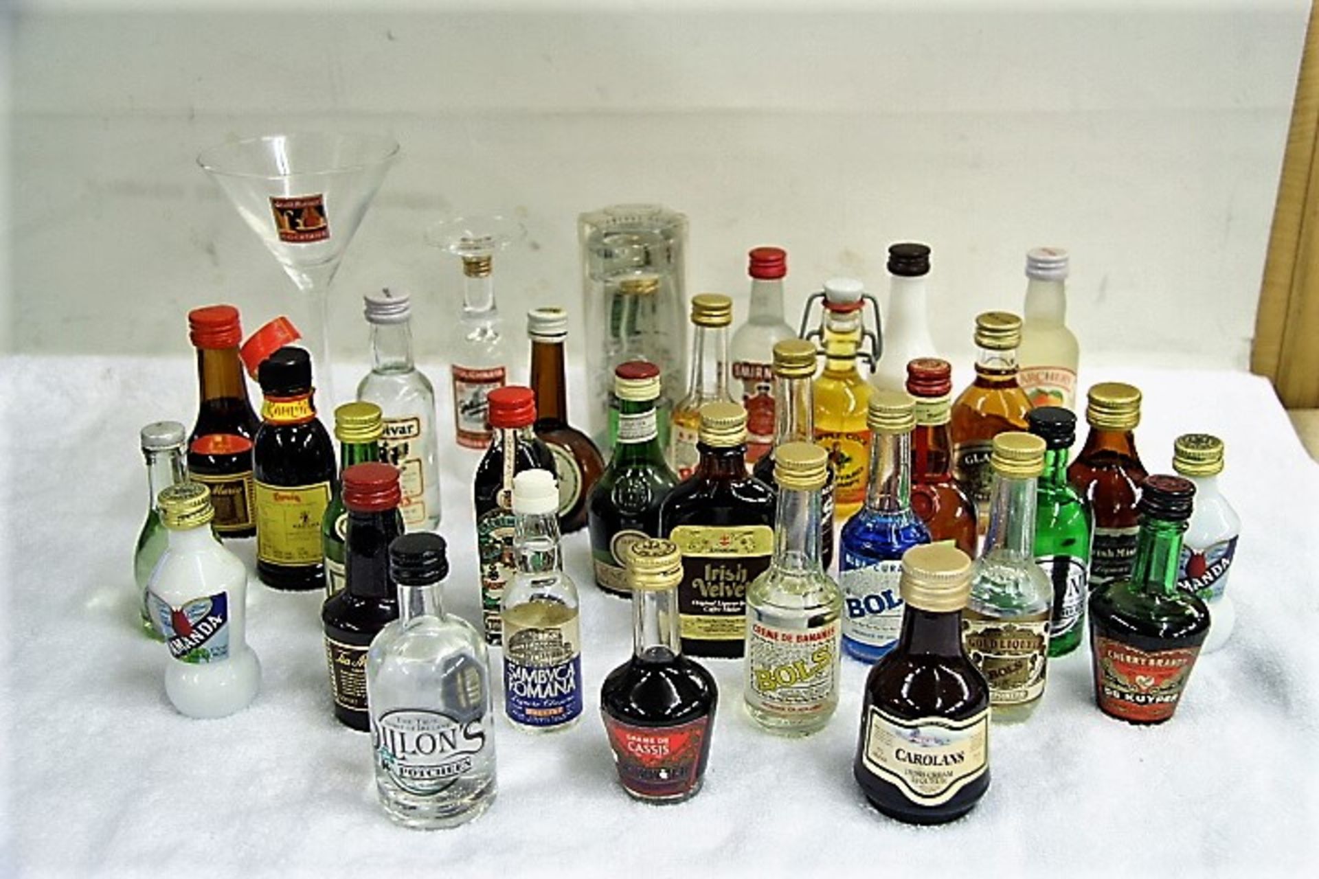 Grade U 35 Bottles Liqueur Miniatures Inc Bronte Yorkshire In Jug + Amanda Dutch Liqueur