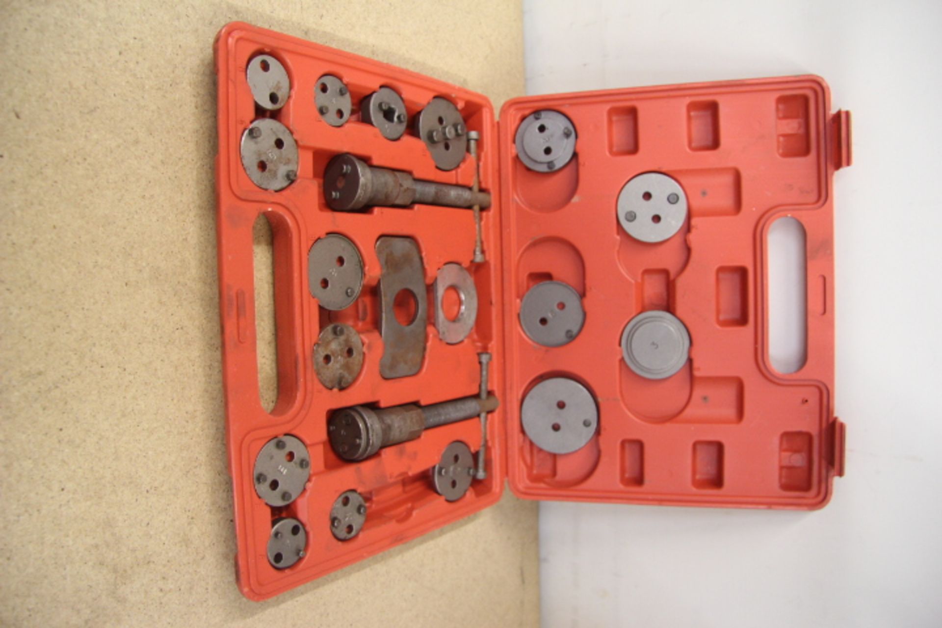 Grade U 20 Piece Brake Caliper Retractor Set In Red Case