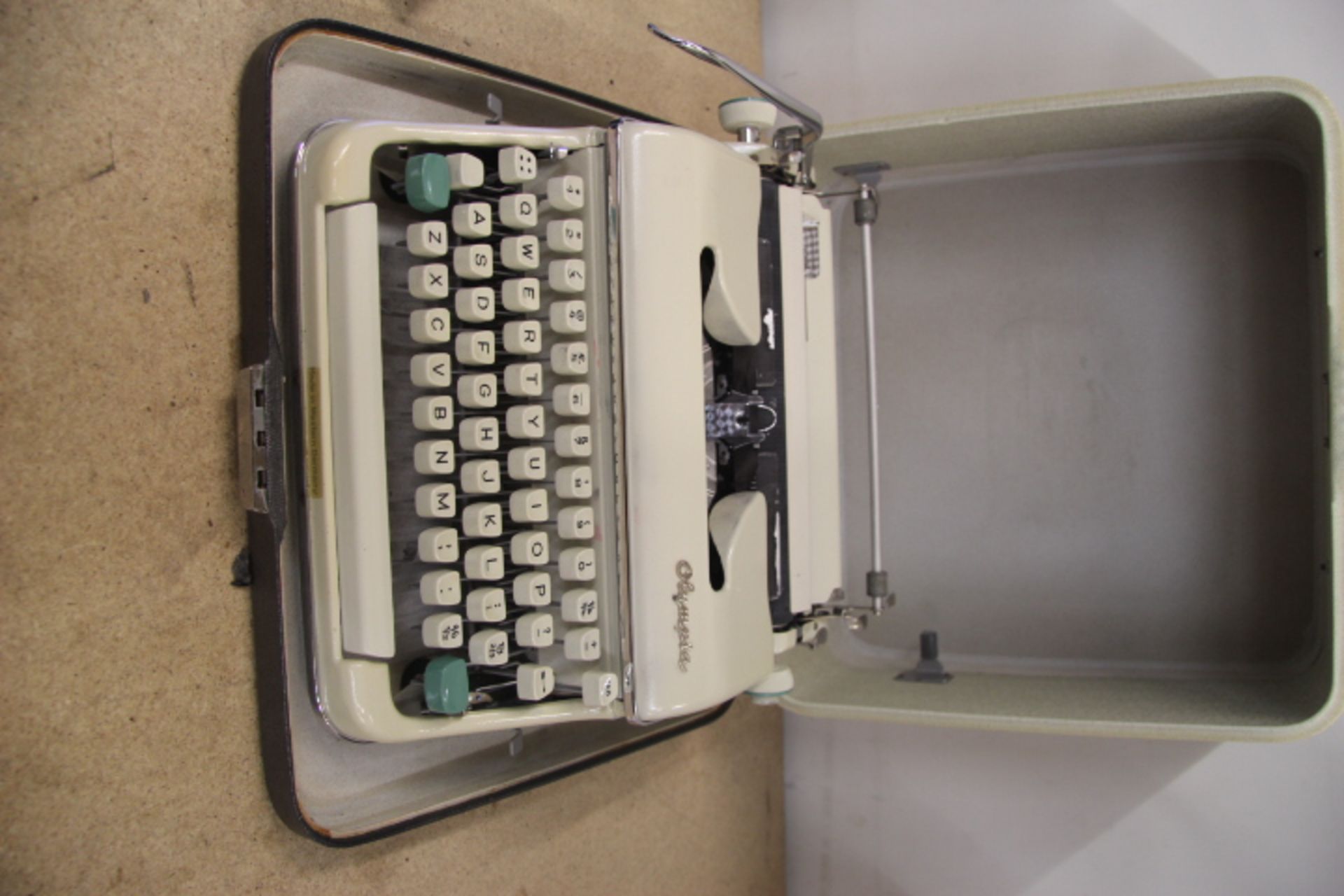 Grade U Olympia Typewriter In White Case