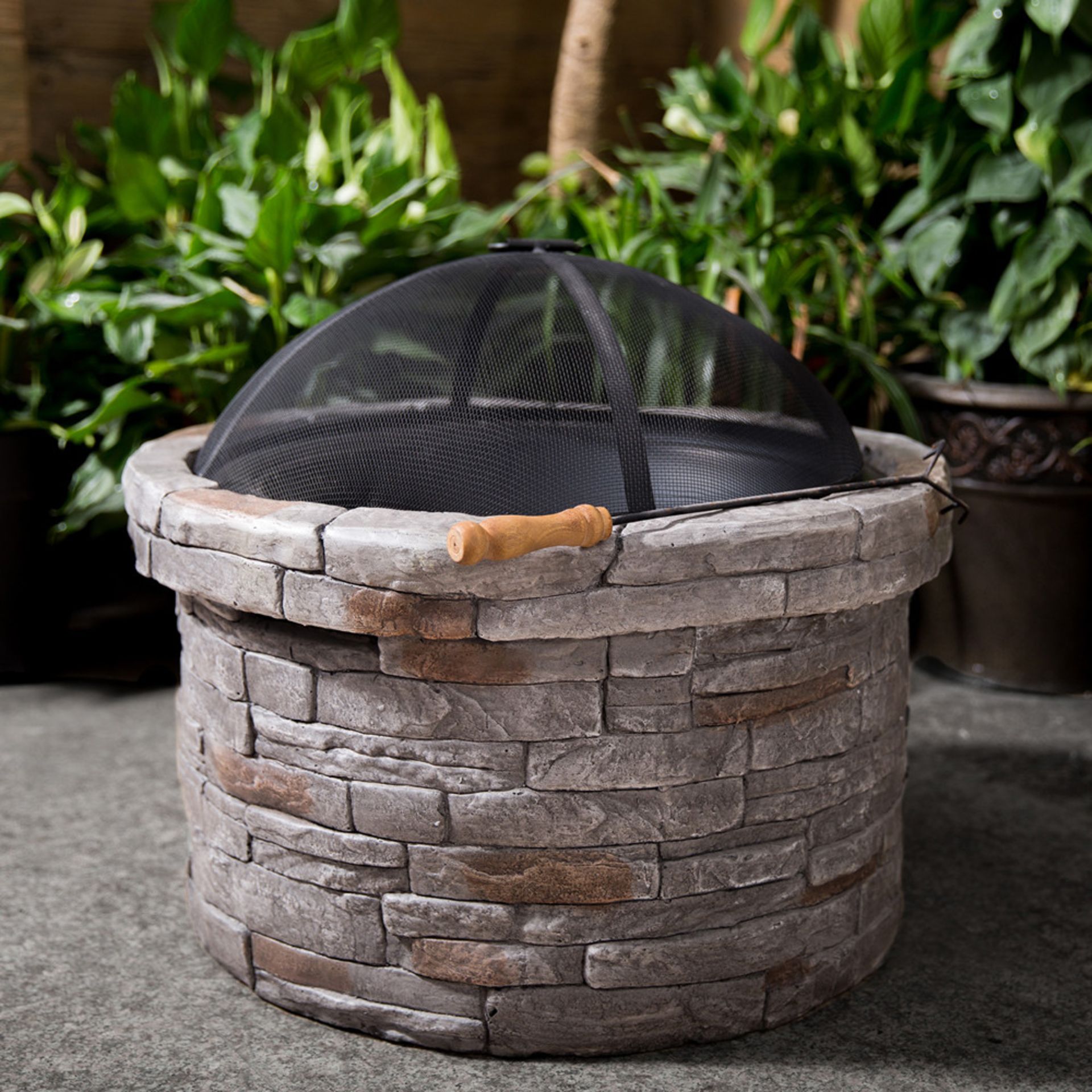 V Brand New Round Wood Burning Firepit 68 x 68 x 59 cm (WxDxH) Includes Fire Bowl, Base, Charcoal
