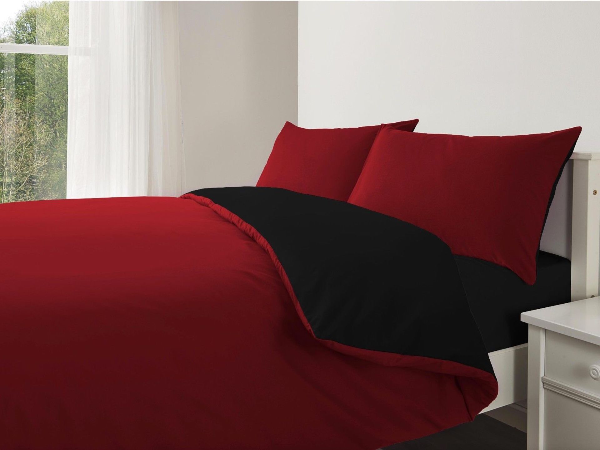 V Brand New Red & Black Complete Reversible Double Bed Set Incldes - 1 Duvet Cover - 1 Fitted