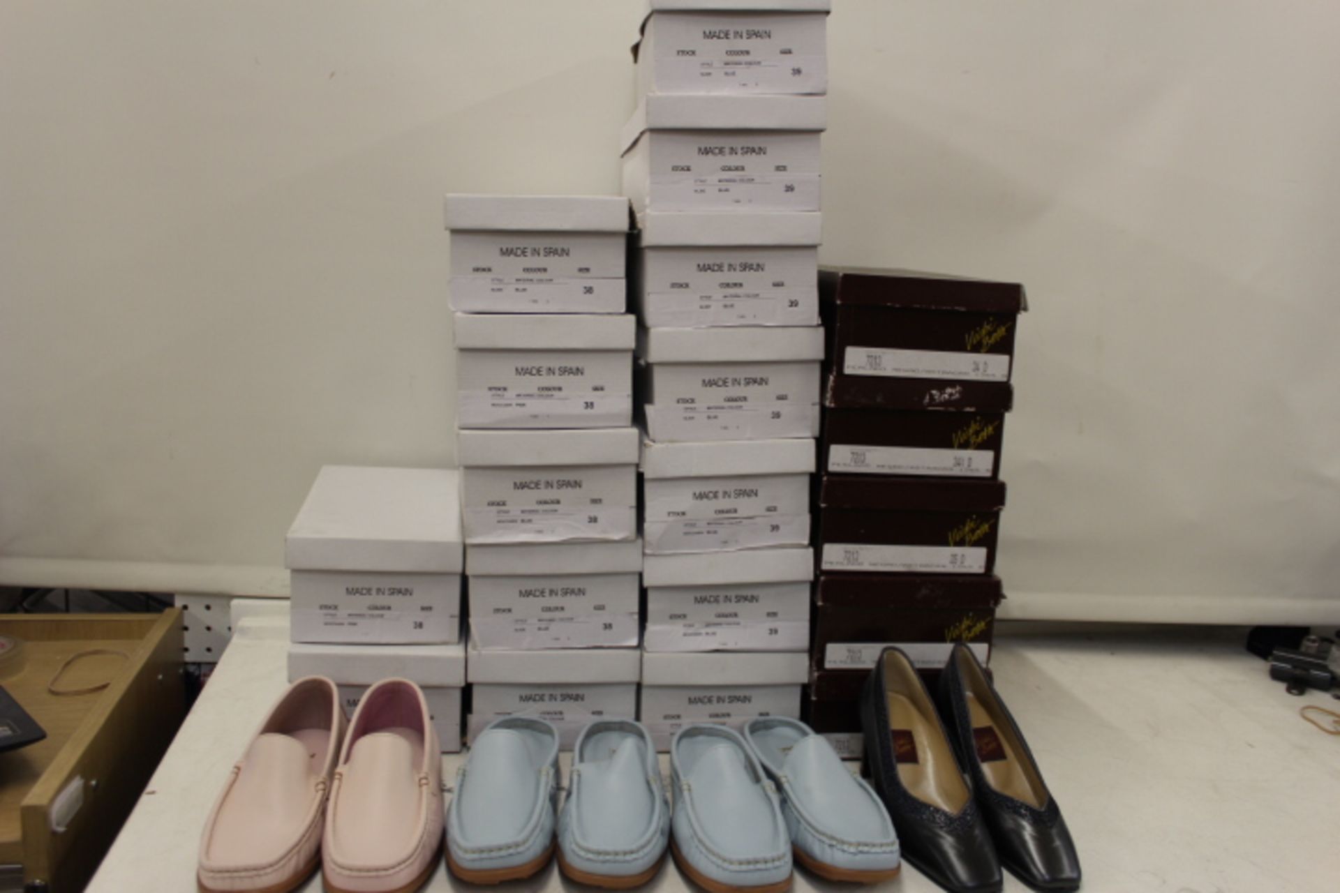 V Brand New A Lot Of Twenty One Pairs Shoes/Mocassins In Boxes