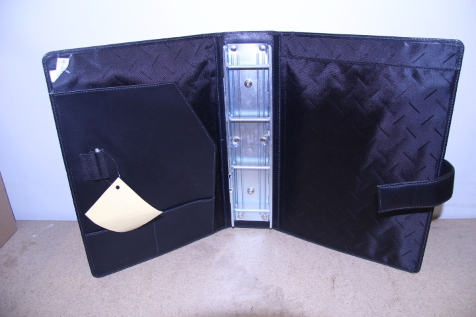 V Brand New Samsonite Black Leather Executive Folder/Portfolio With One Inner Pocket-Ring Binder-Pen