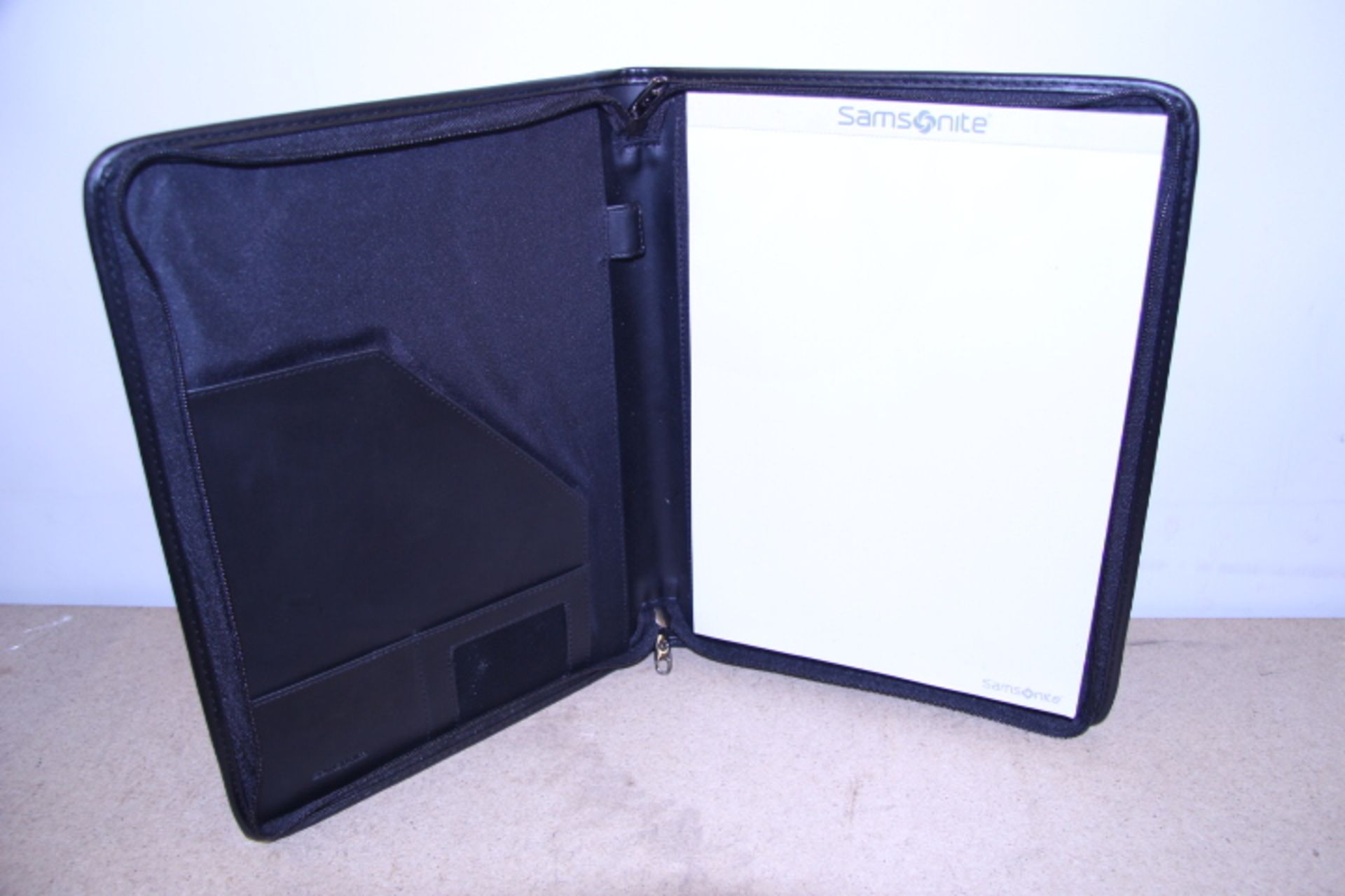 V Brand New Samsonite Black Leather Executive Folder With-Card Pockets-Note Pad-Pen Pocket-Inner