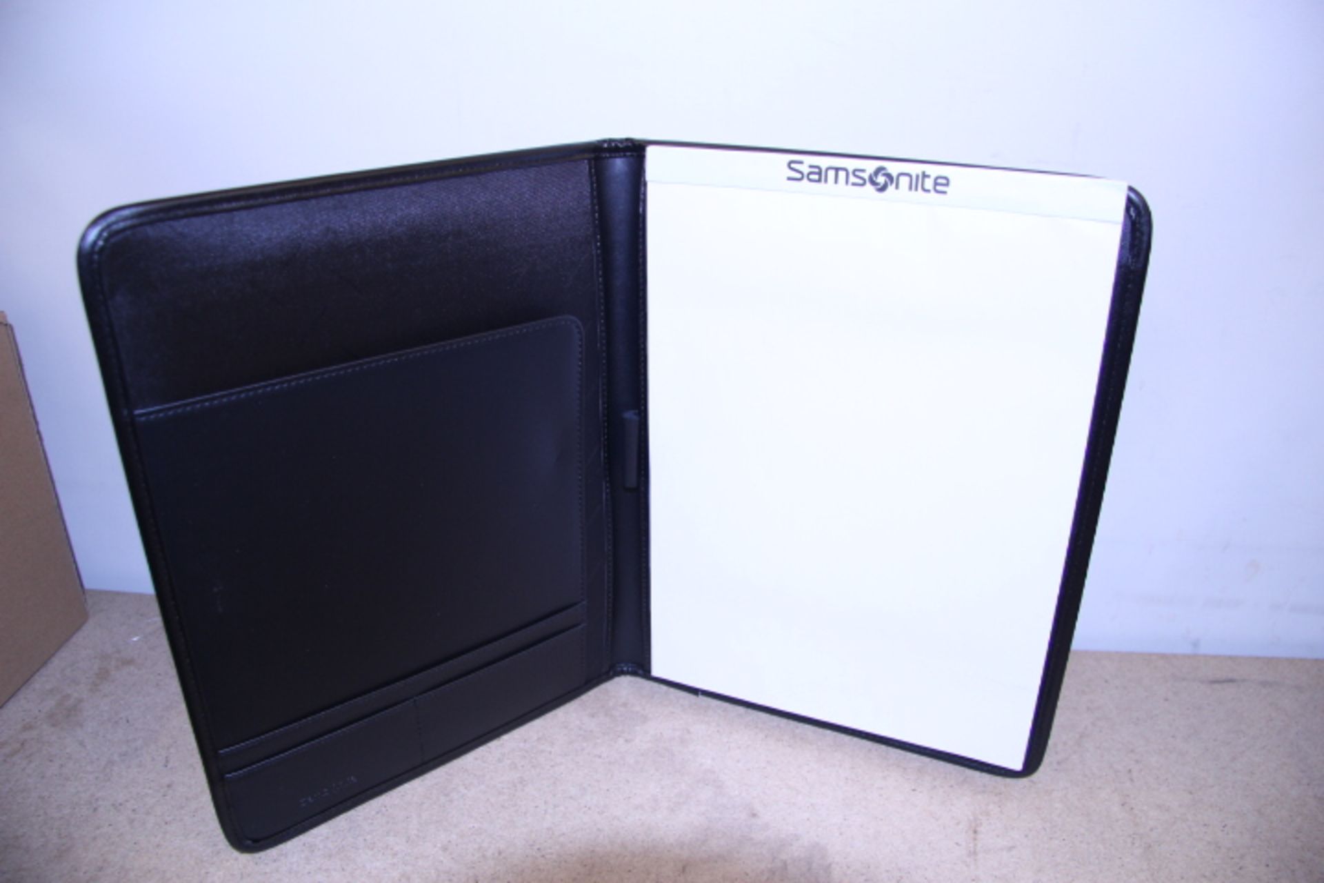 V Brand New Samsonite Black Leather & Fabric Executive Folder With Note Pad-Card Pockets-Pen Pocket