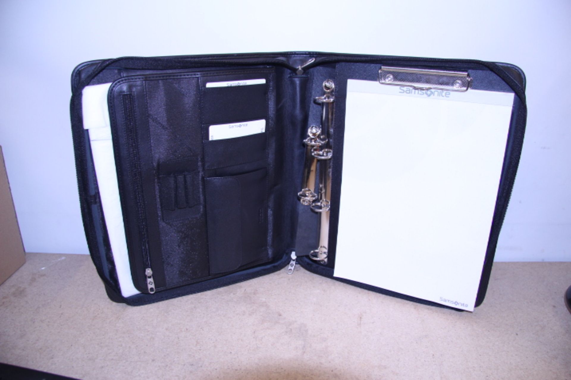 V Brand New Samsonite Black Leather Executive Folder With Carry Handle-Two Inner Pockets-Credit Card