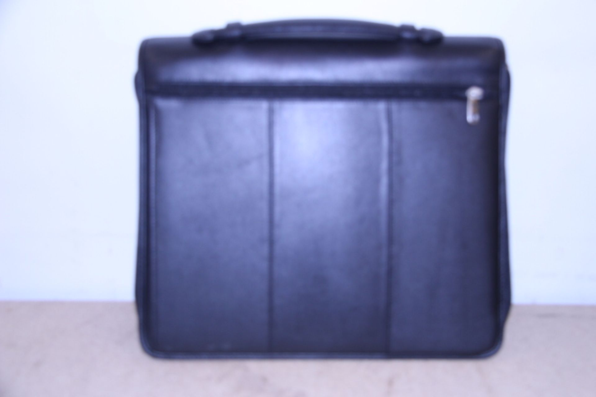 V Brand New Samsonite Black Leather Executive Folder With Carry Handle-Two Inner Pockets-Credit Card - Image 2 of 2