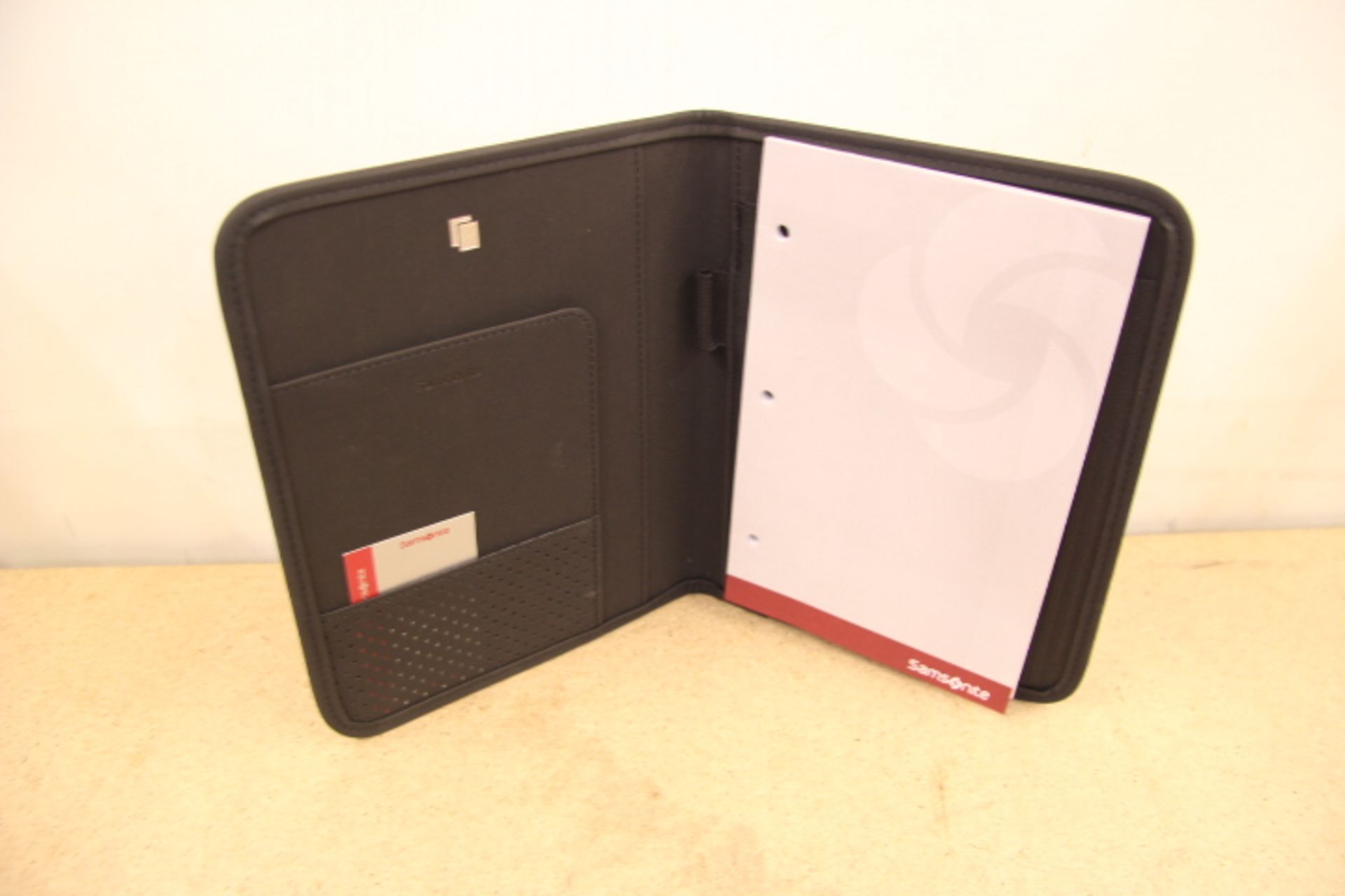 V Brand New Samsonite Small Black Executive Folder With-Pen Pocket-Card Pocket-One Inner Pocket-