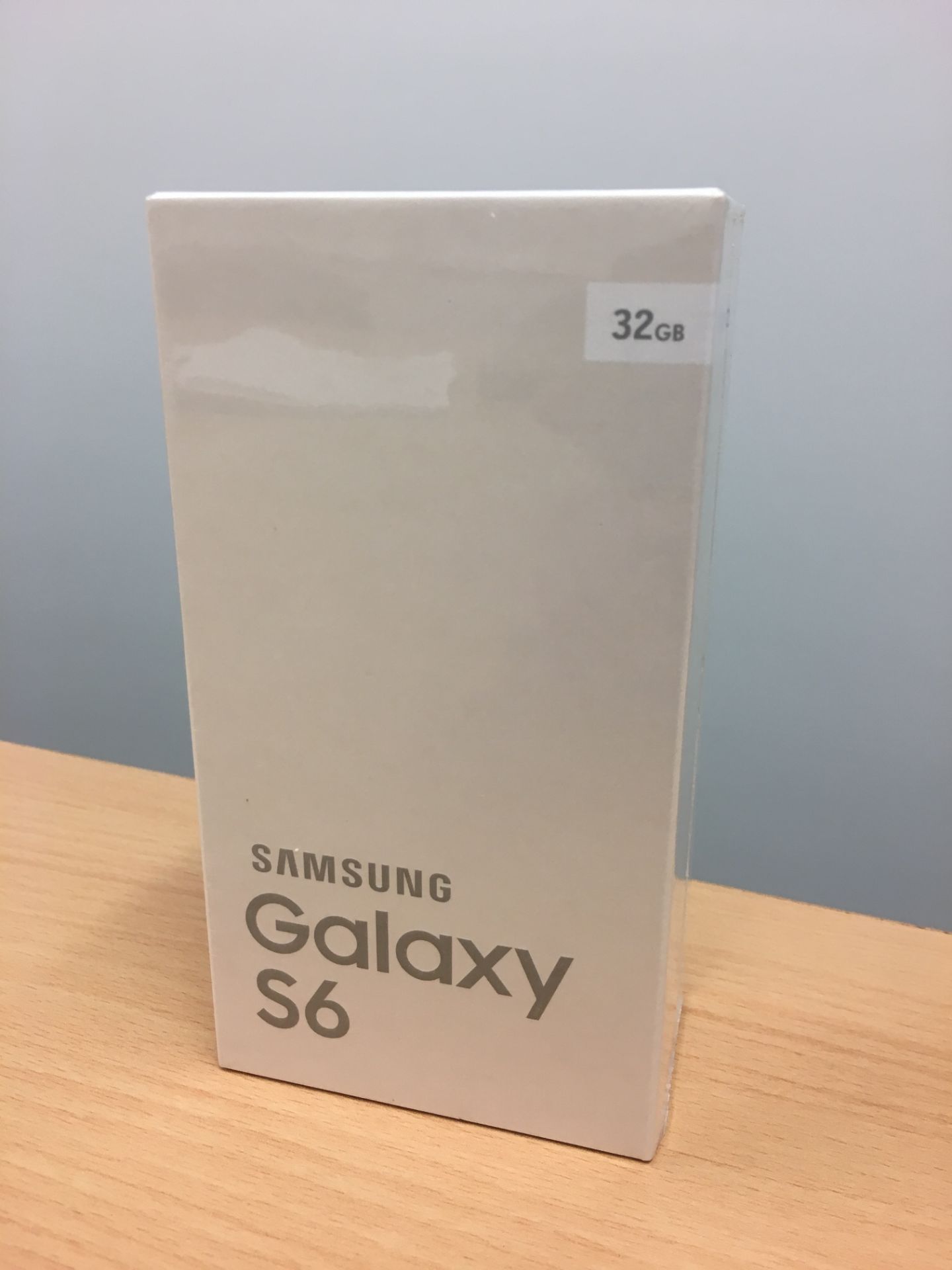 *TRADE QTY* Grade A Samsung Galaxy S6 Phone - 16MP Camera - 5.1" Screen - Boxed - Colours May - Image 4 of 4