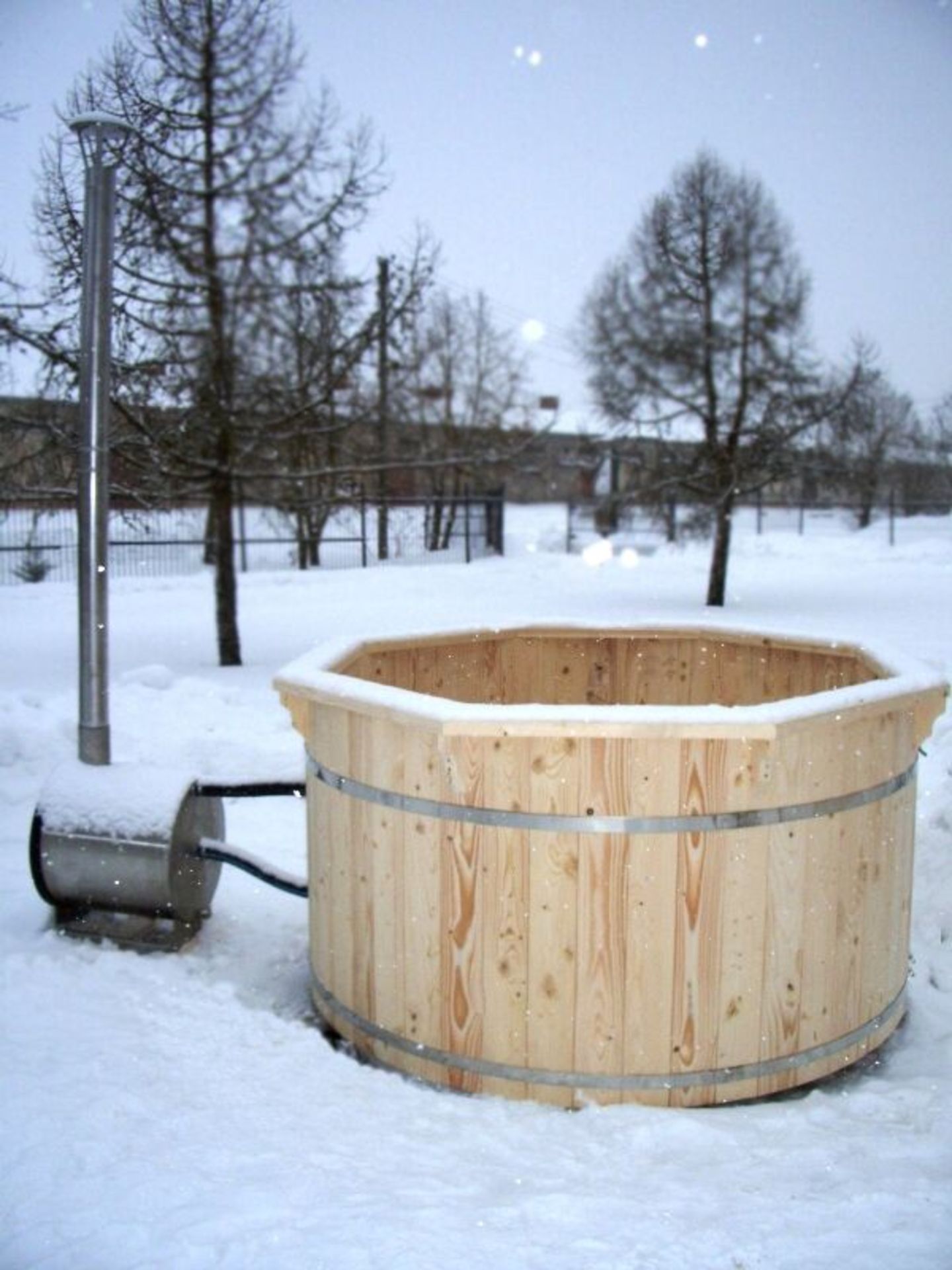 V Brand New 2.2m Spruce Hot Tub with External Wood Burning Heater - Outlet Valve for Hose Connection