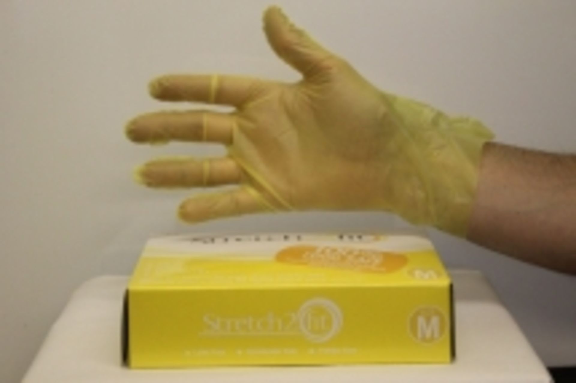 V *TRADE QTY* Brand New Box Of Two Hundred Yellow Stretch 2 Fit Food Safe Gloves (XL) ISP £39.90 (