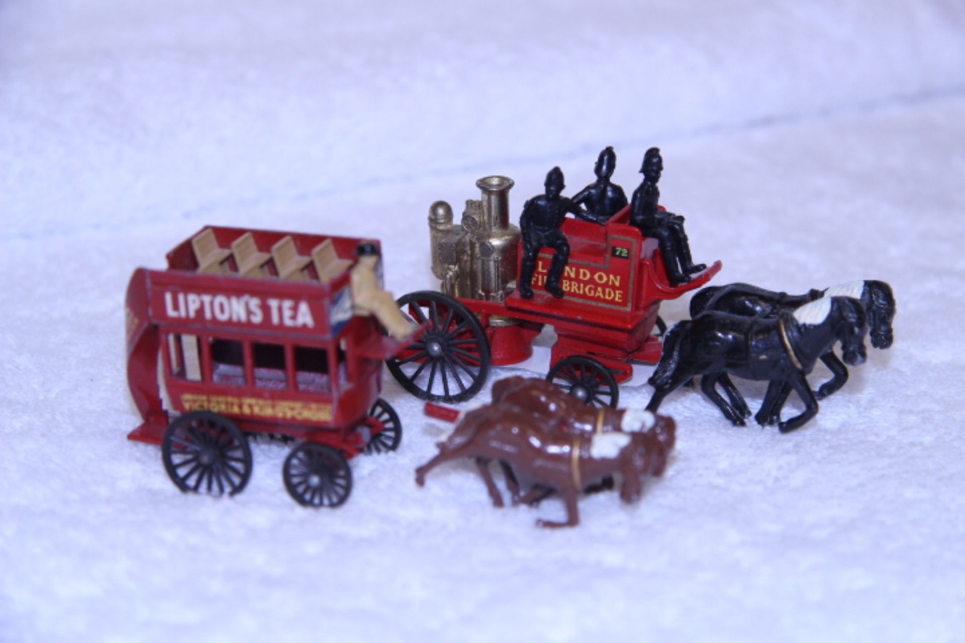 Lesney Horse Drawn London Fire Brigade With Figures & Damaged Omnibus