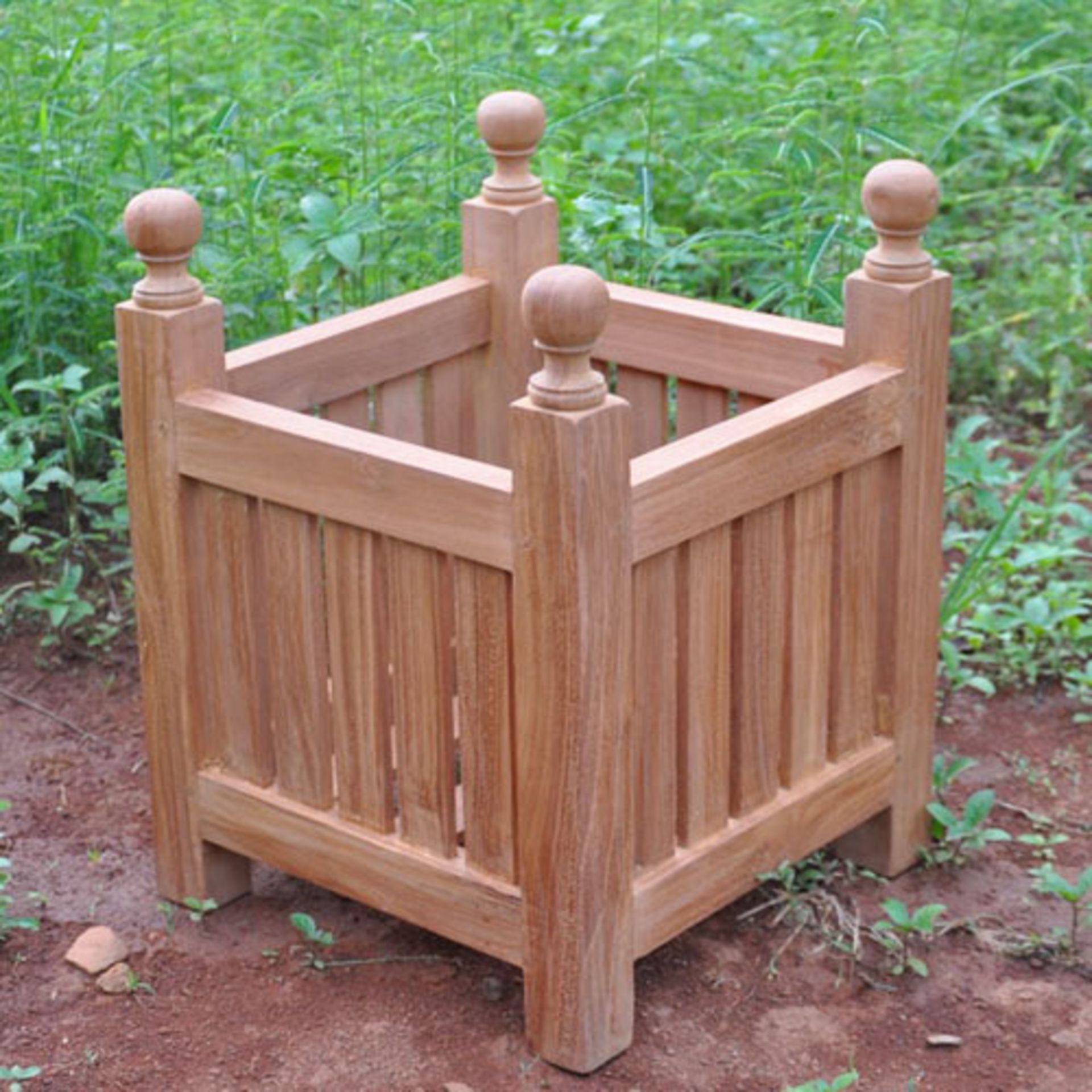 V Brand New TEAK FLOWER BOX SMALL /DIMENSIONS 35 x 35 x 45/ NOTE: Item is Available Approx 5 Days