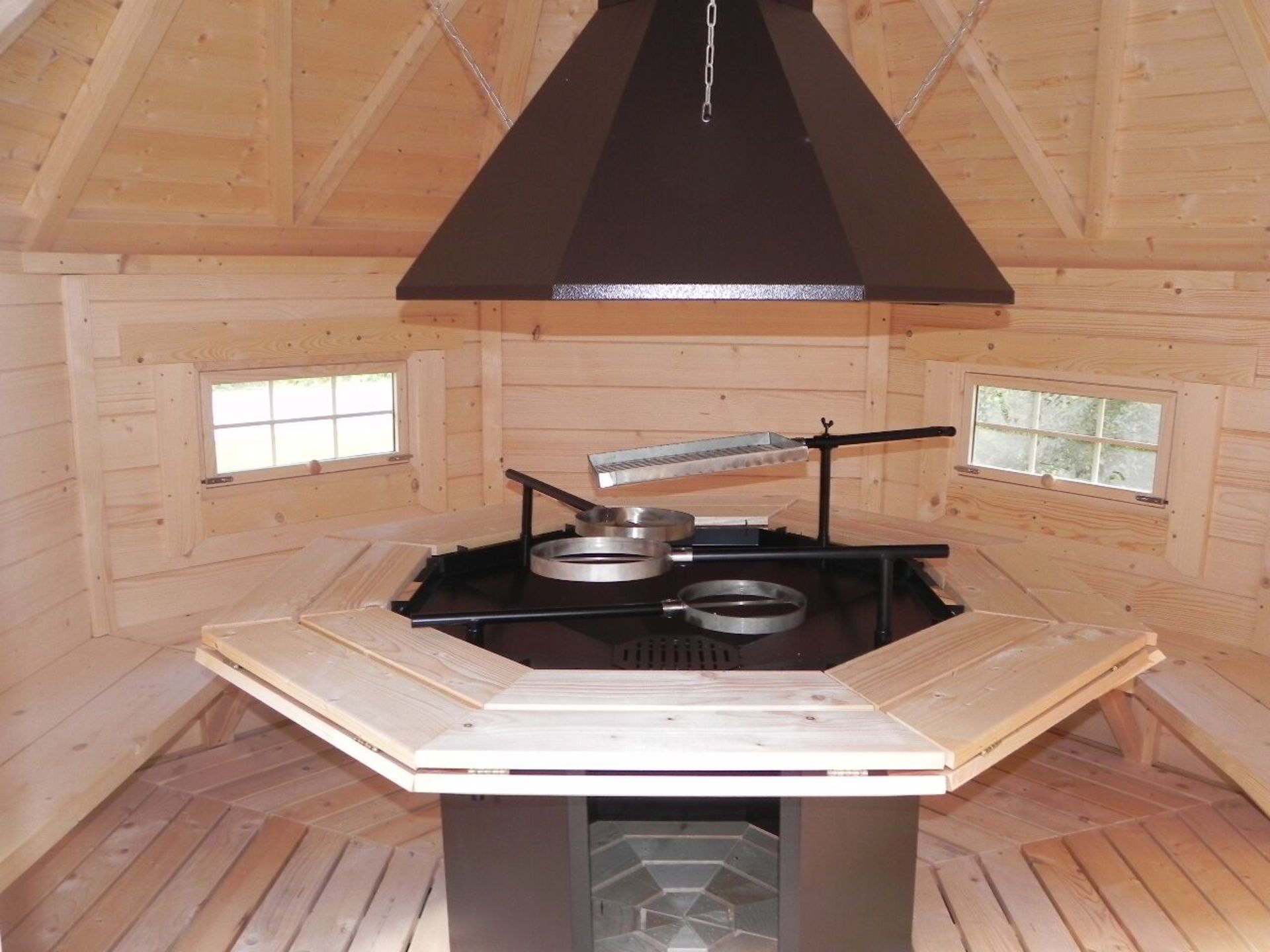 V Brand New Eight Corner 6.9m sq Grill Cabin - Standard Grill with Cooking Platforms - Table - Image 3 of 3