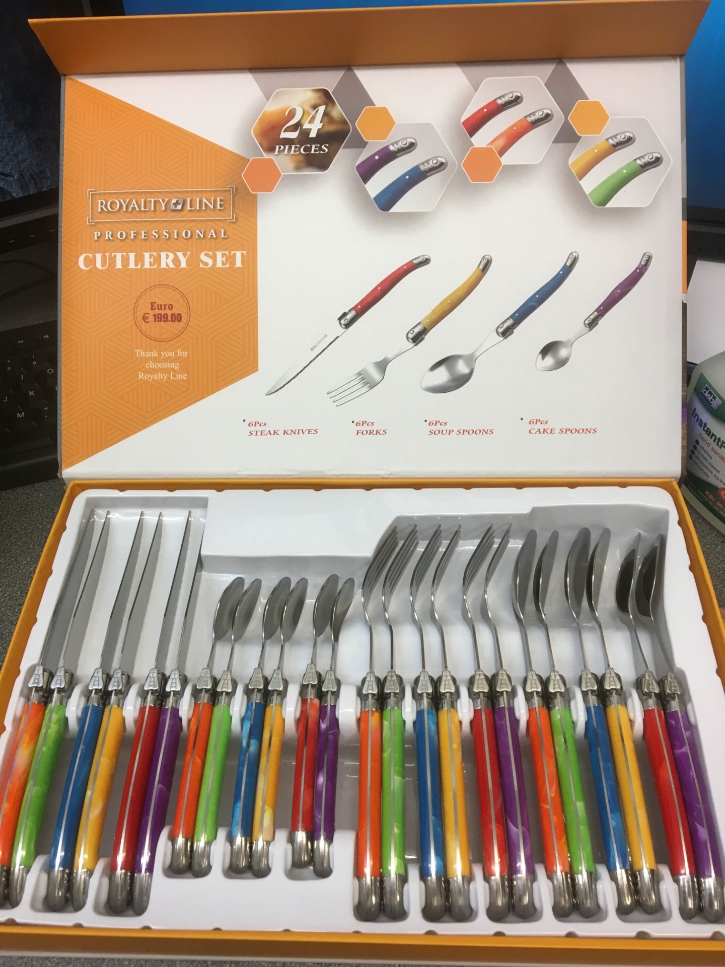 V Brand New 24 Piece Professional Cutlery Set Inlcuding Steak (Sharp) Knives - Multi Coloured Marble