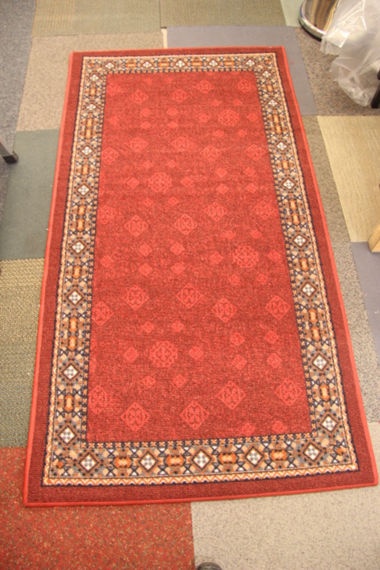 V Brand New 80 X 150cm Burgundy Decorative Rug