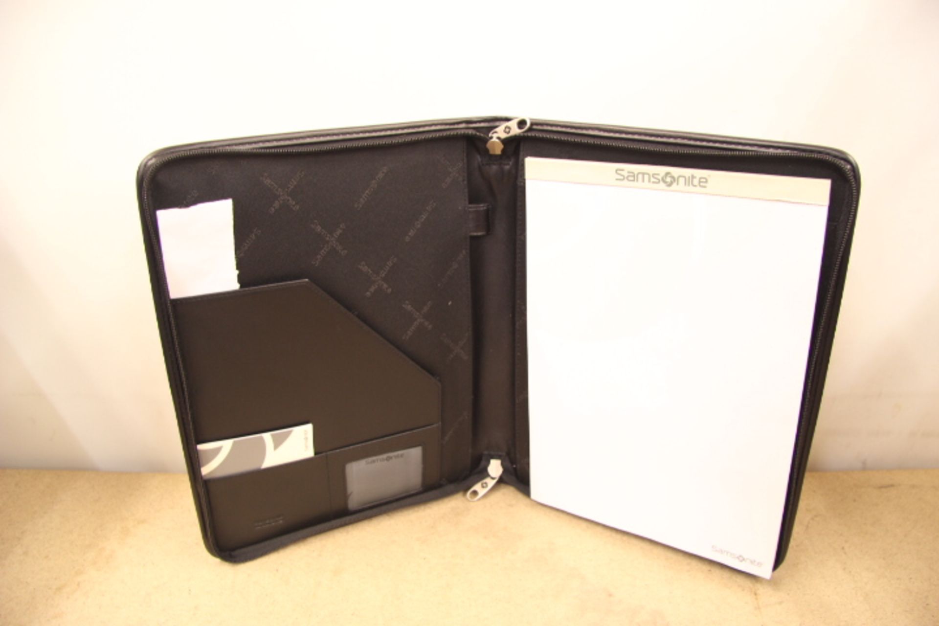 V Brand New Samsonite Black Leather Executive Folder With-Pen Pocket-Card Pockets-Writing Pad-